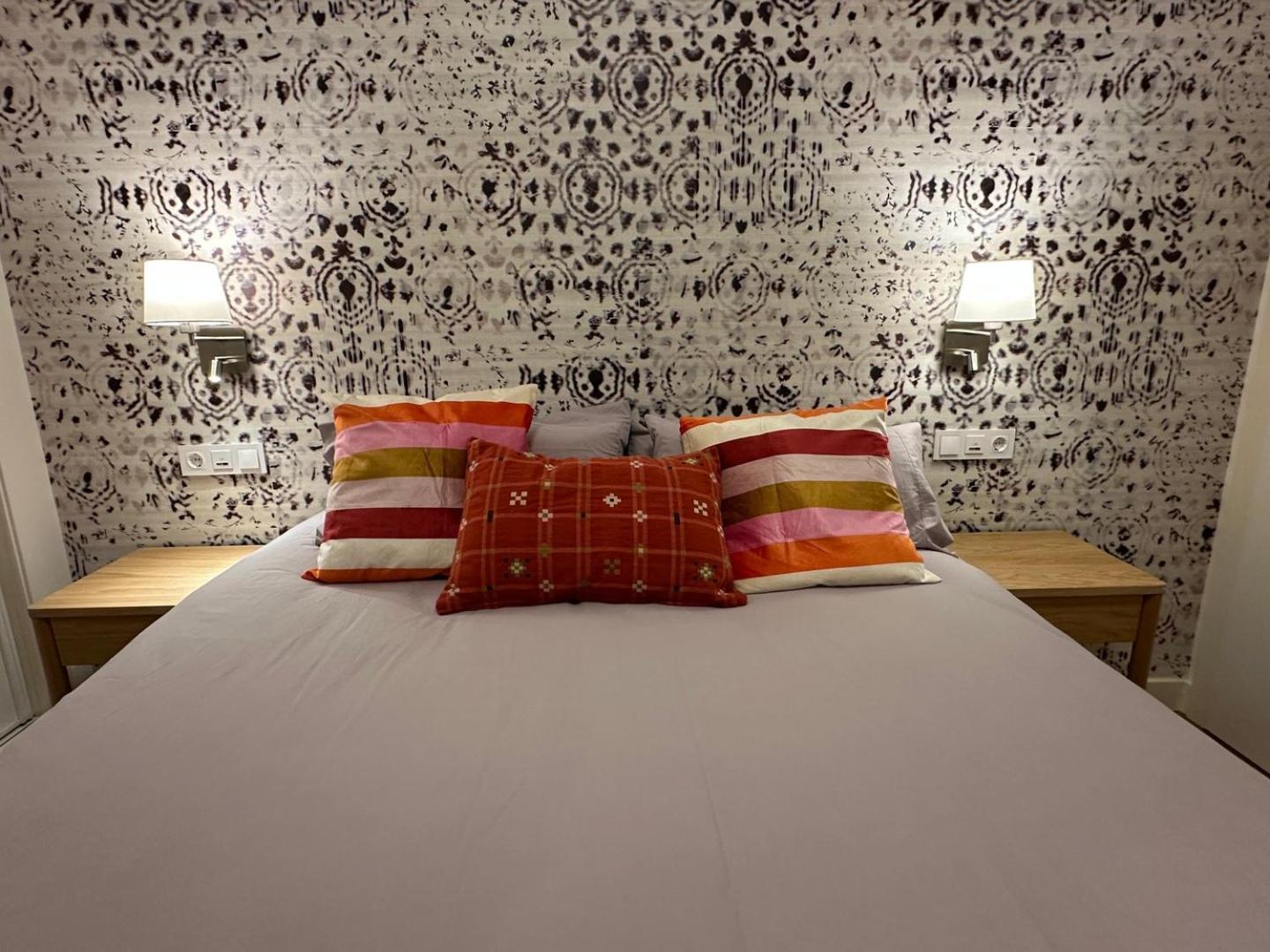 Apartment Stylish & Cozy 1br Steps From Royal Palace | By Airnest *