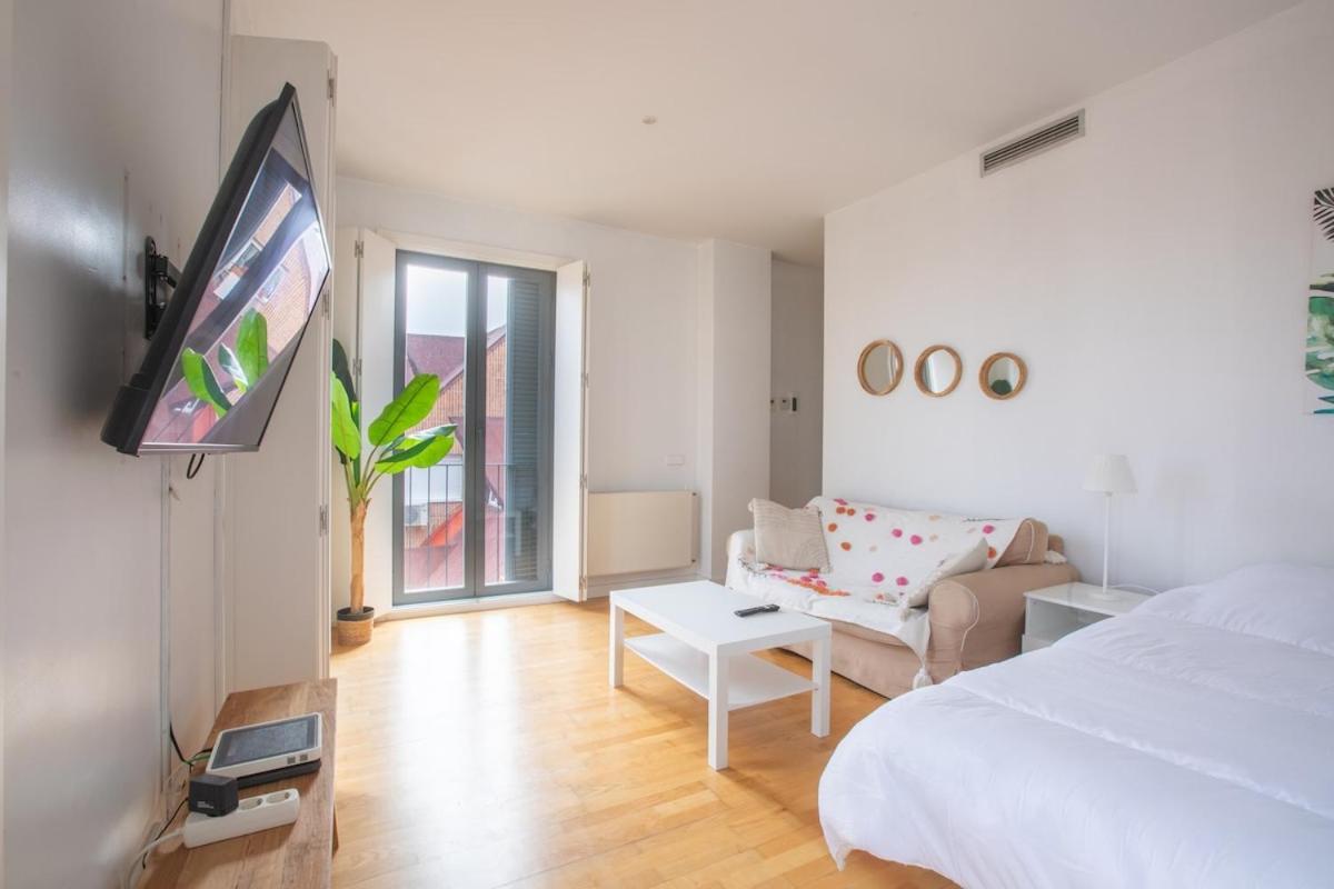Cozy Modern In Apartment *