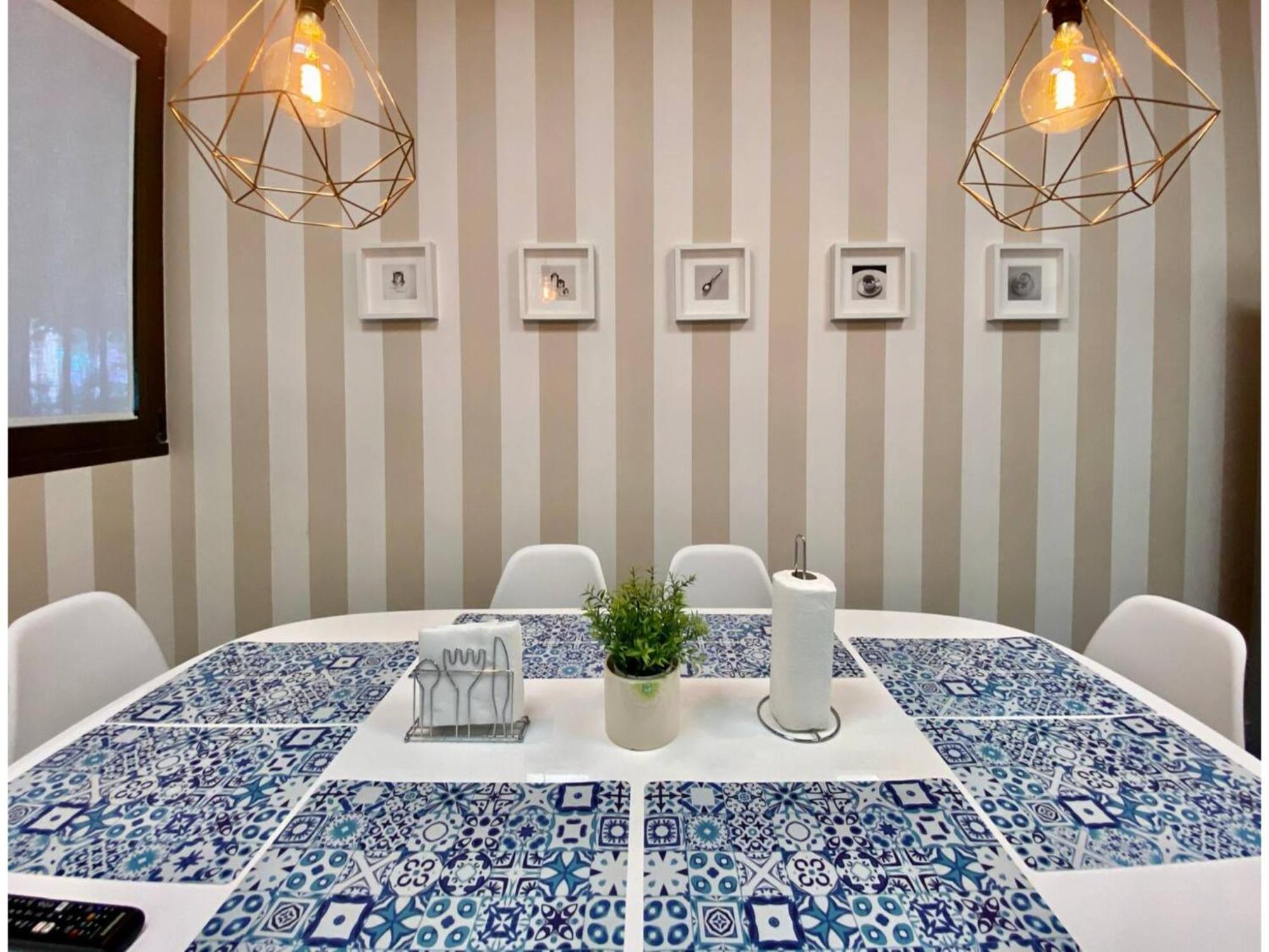 Comfortable For 2 People - 1 * Madrid