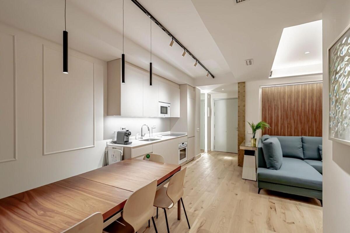 Stylish 5br Flat With Terrace * Madrid