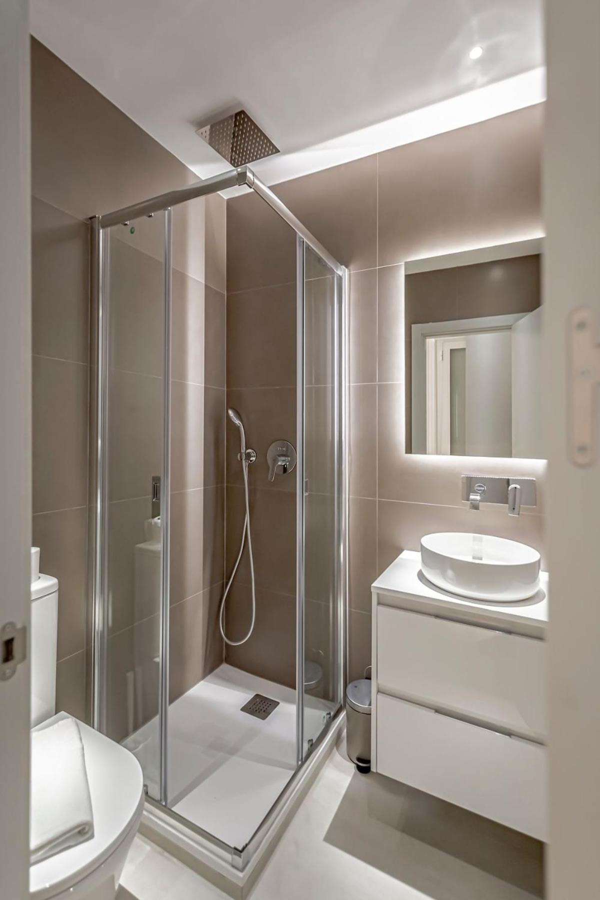 Apartment Stylish 5br Flat With Terrace