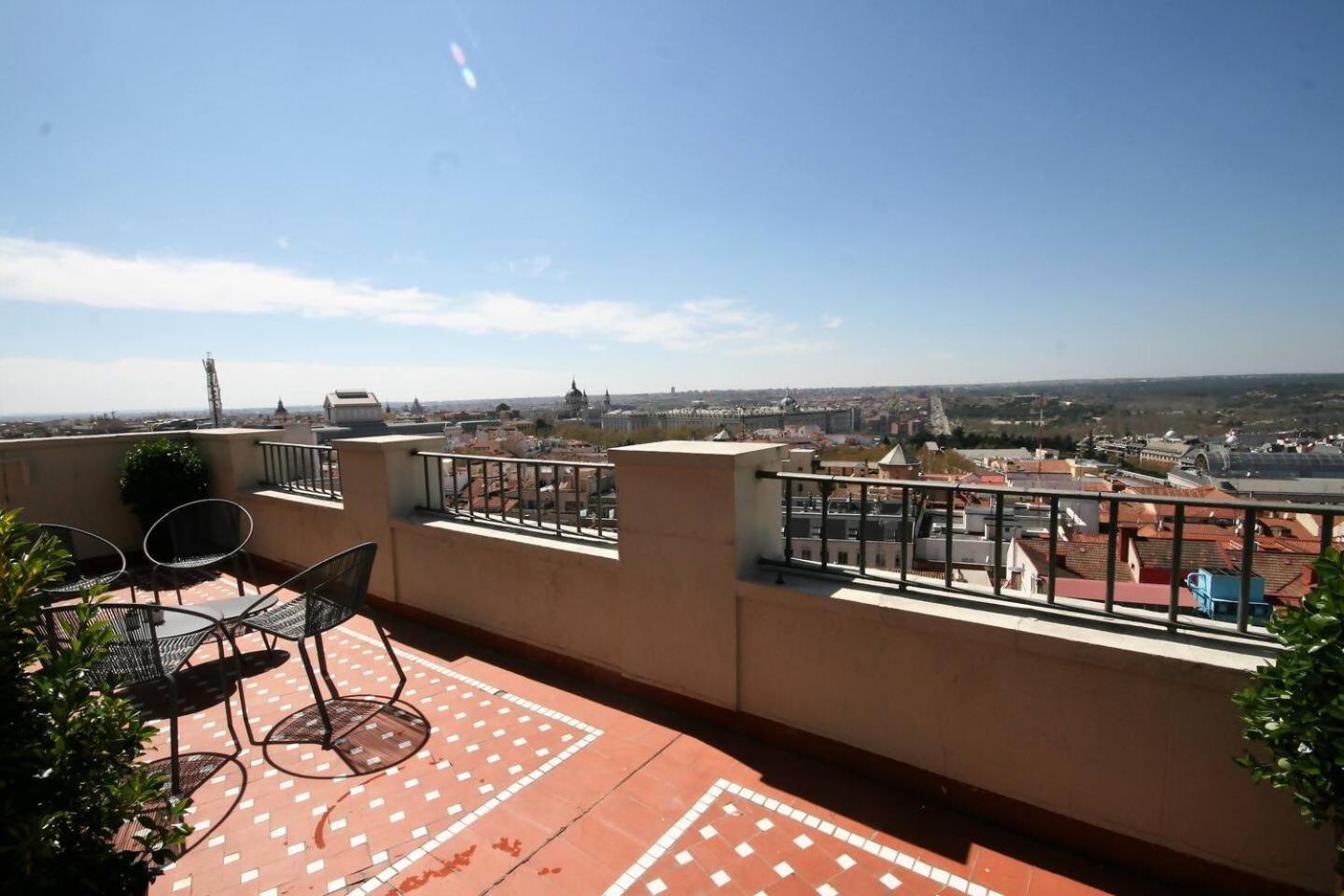 Atico En La Gran Via Con Terraza Al Palacio Real Apartamento Madri