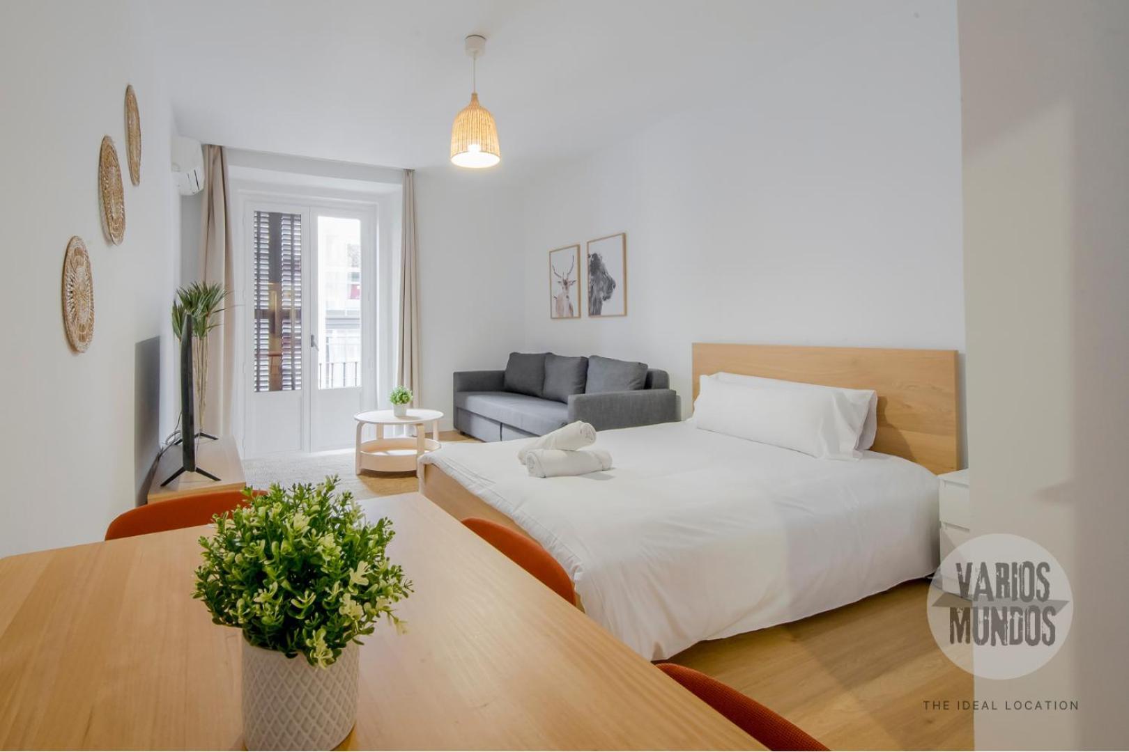 Tu Balcon En 3, Carretas 25 * Madrid