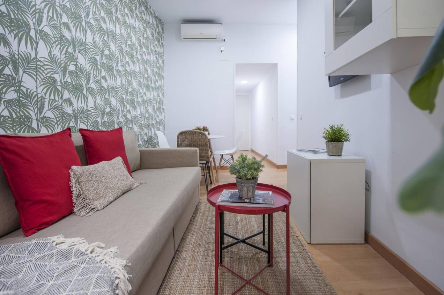 De Austrias - Your Refuge In La Latiina * Madrid