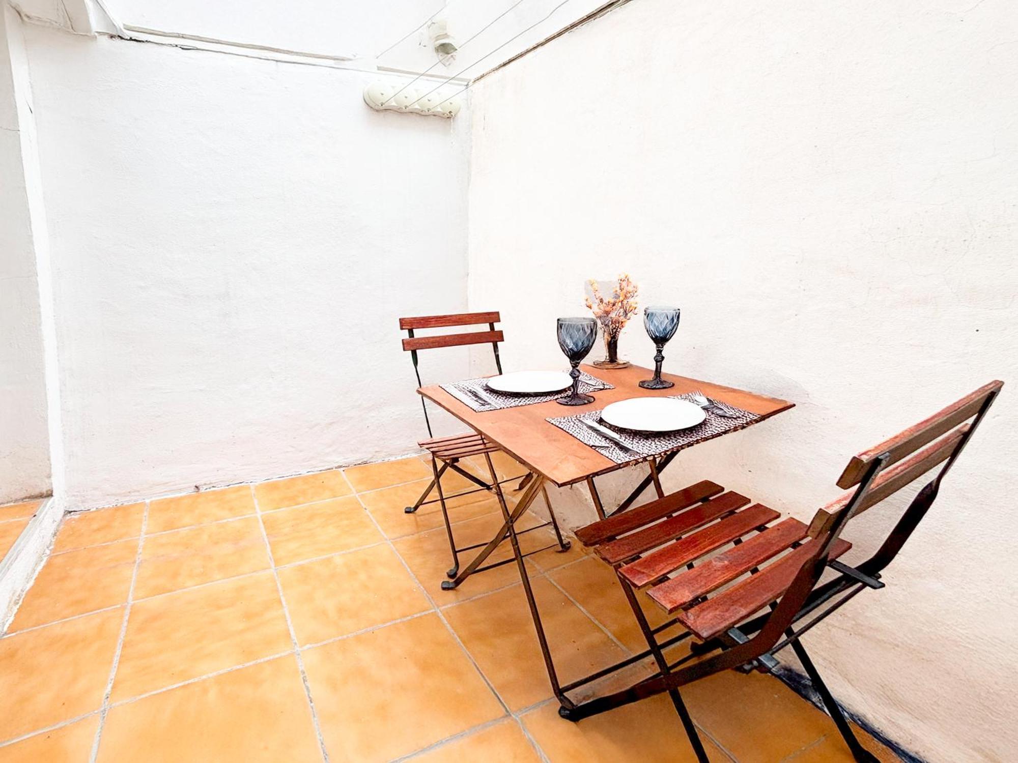 Bright, With A Patio And A Good Area Madrid