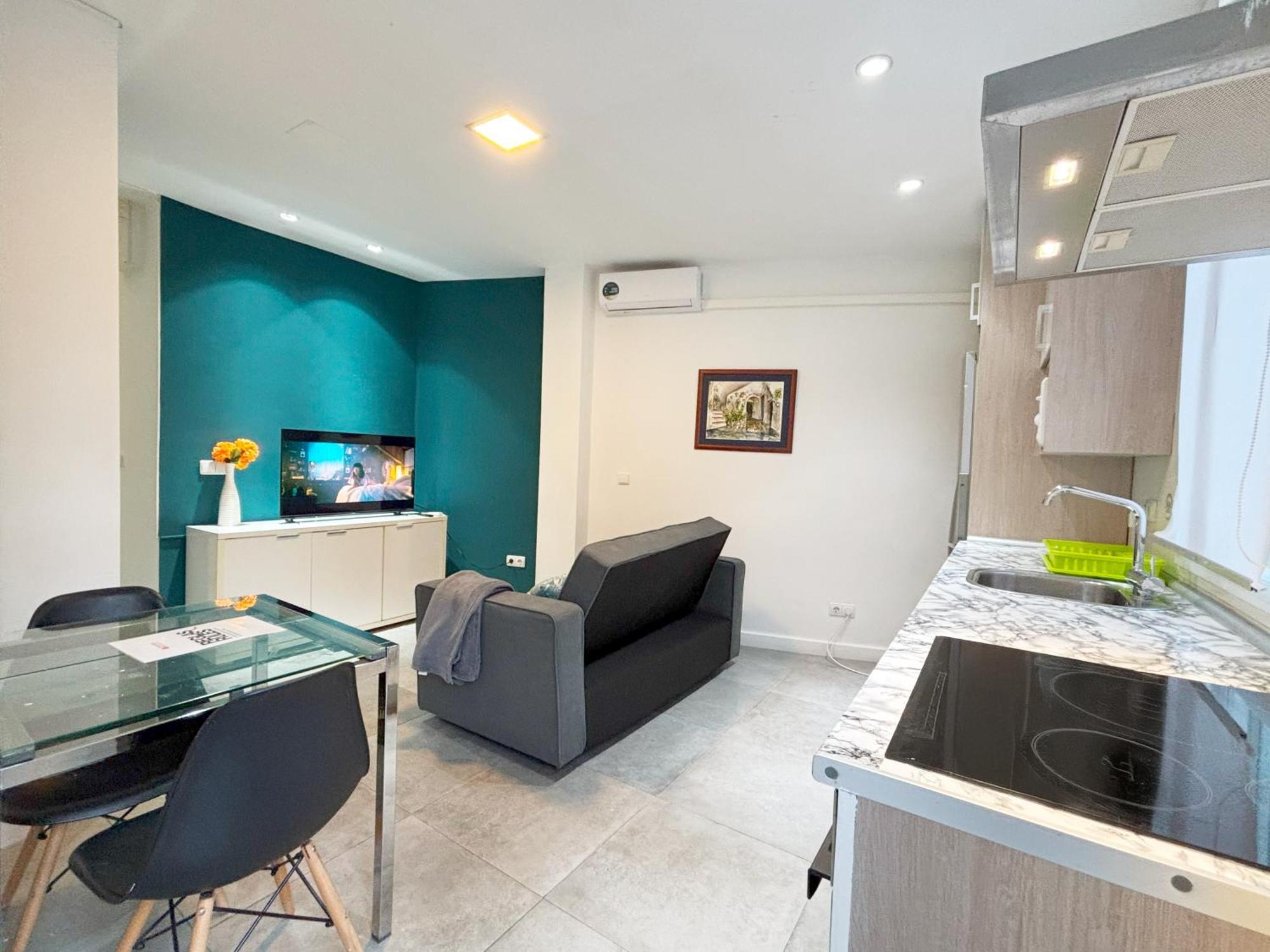 Bright, With A Patio And A Good Area * Madrid