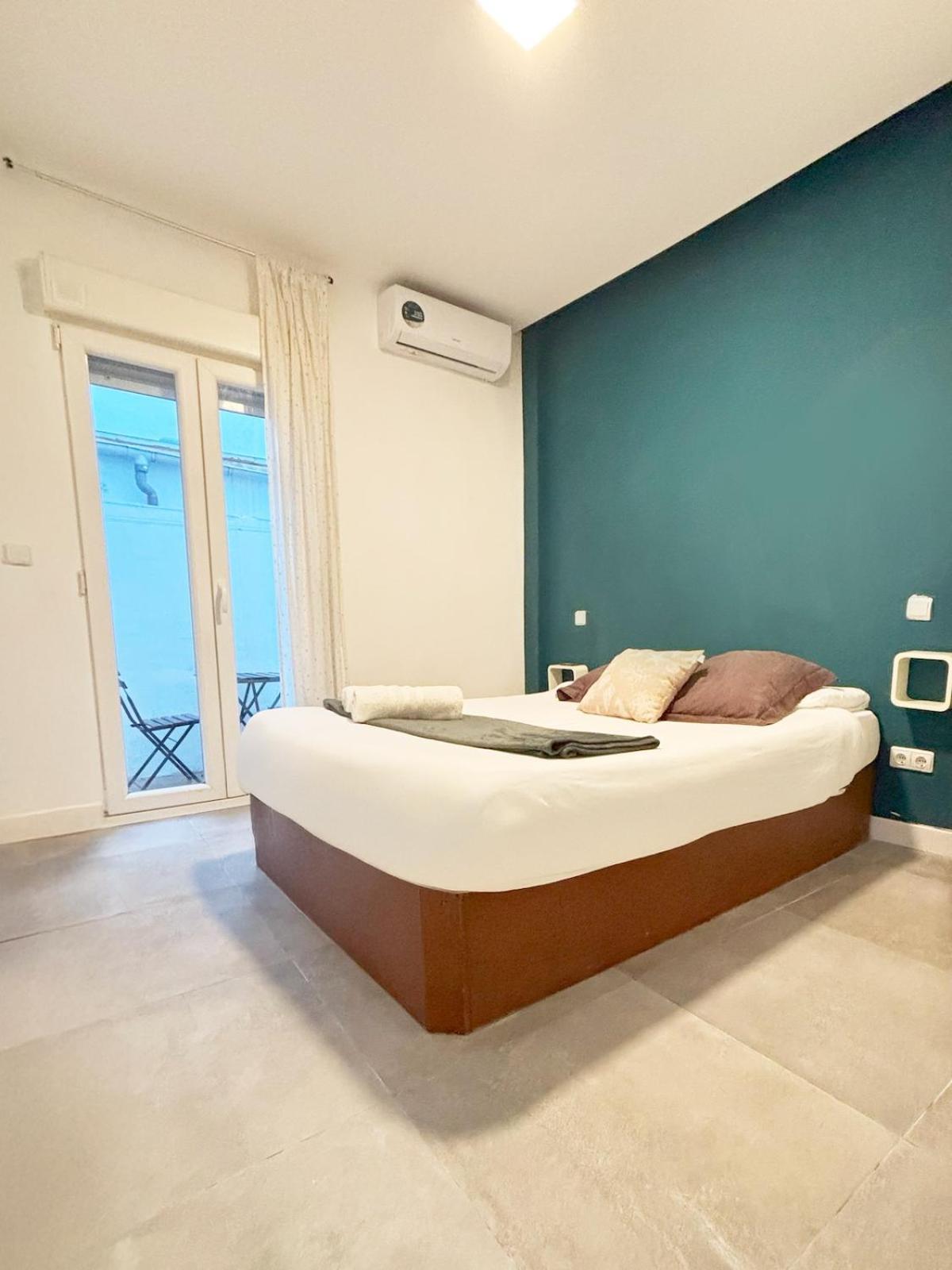Bright, With A Patio And A Good Area * Madrid