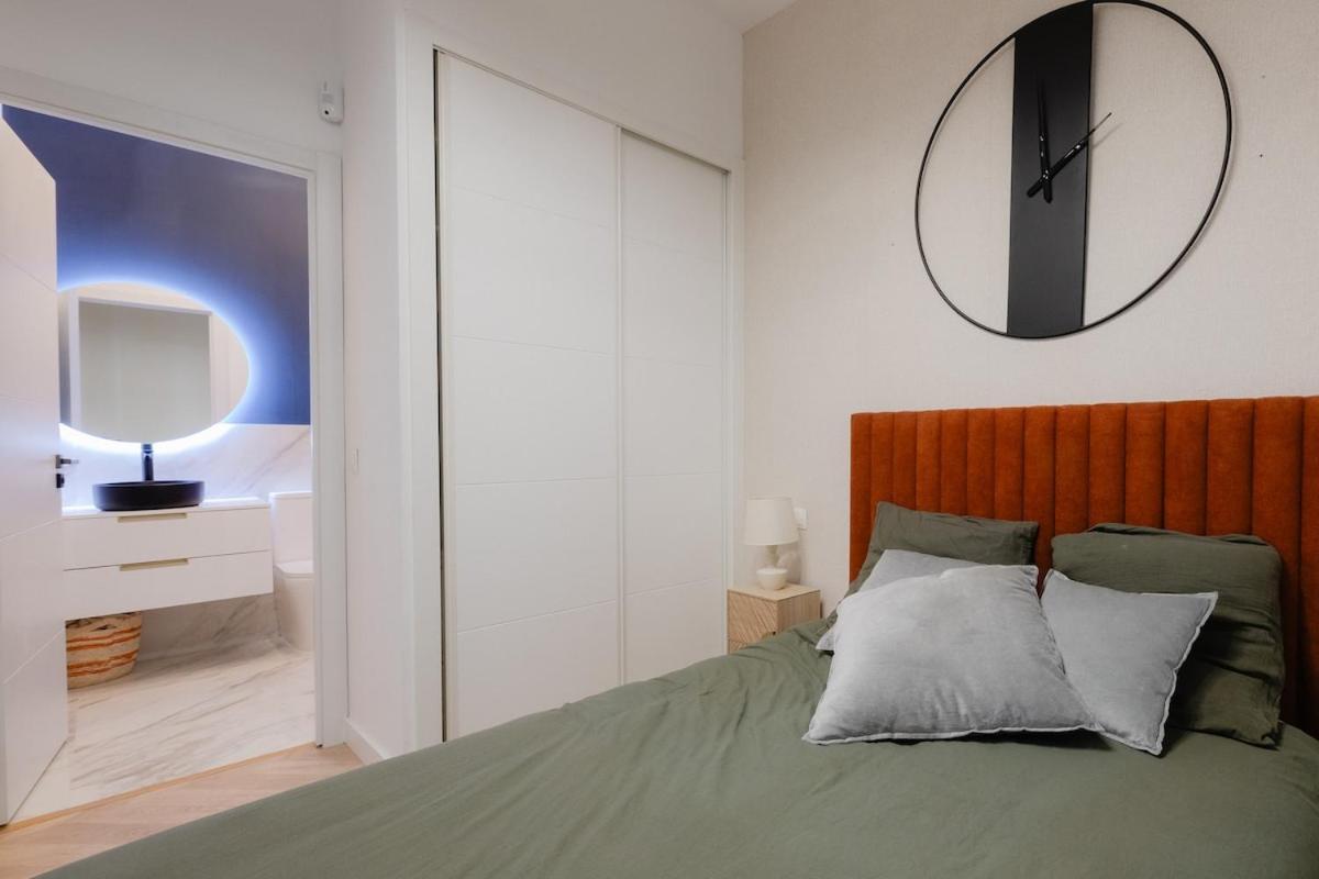 Luxury Apartment *
