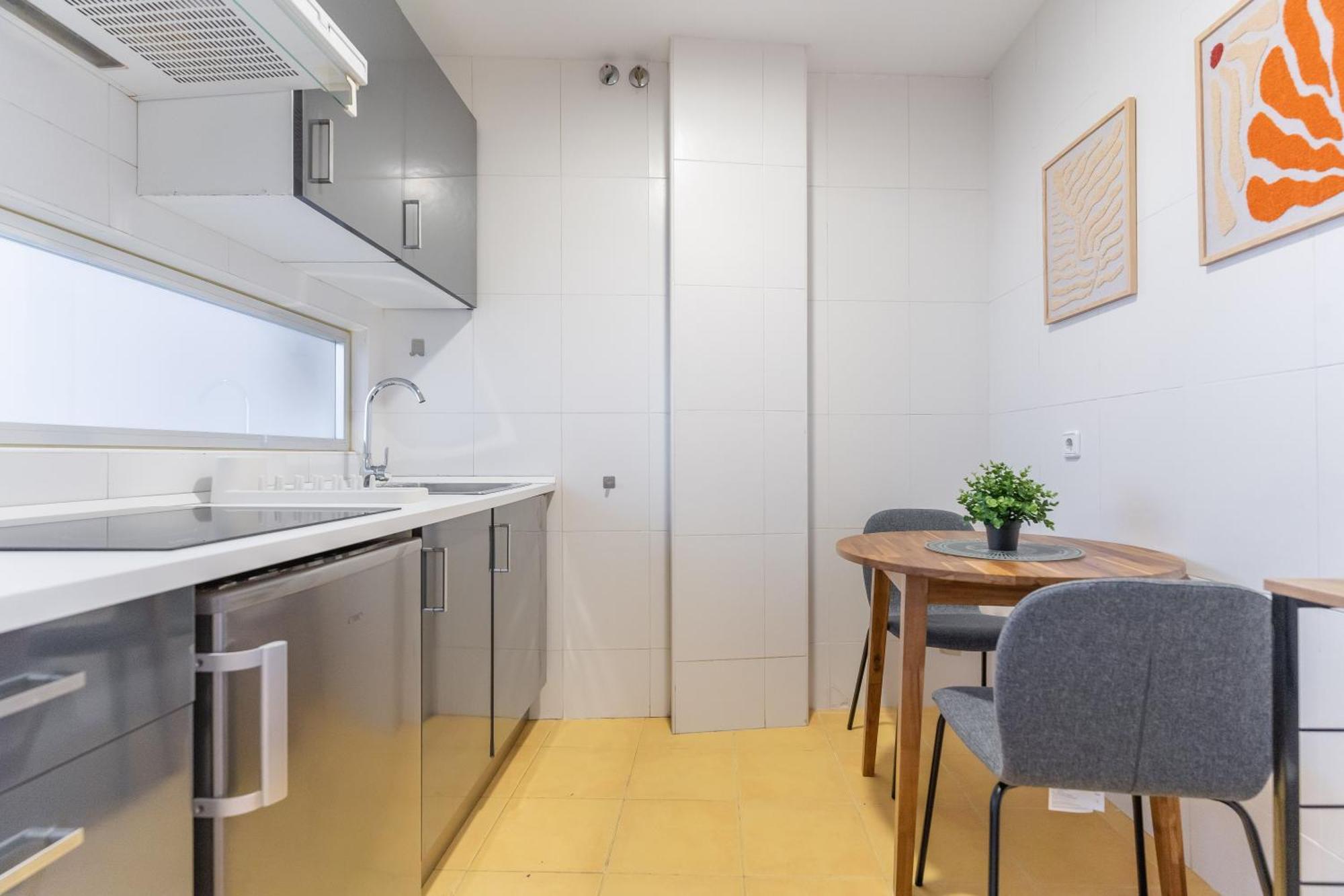 Cozy With Pool -1bedroom 1bathroom-bernabeu Apartment *