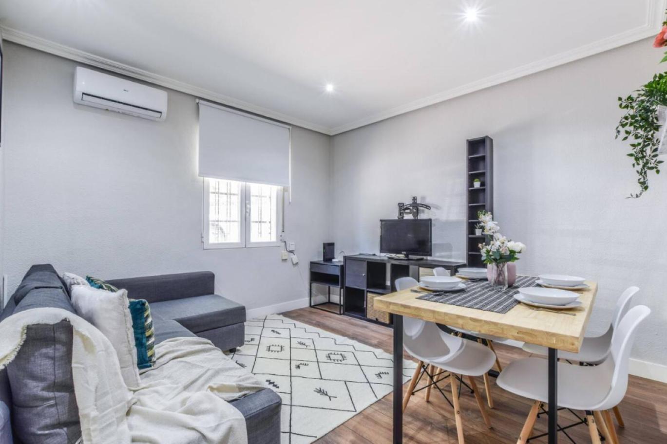 Charming Overlooking Plaza Mayor Apartment