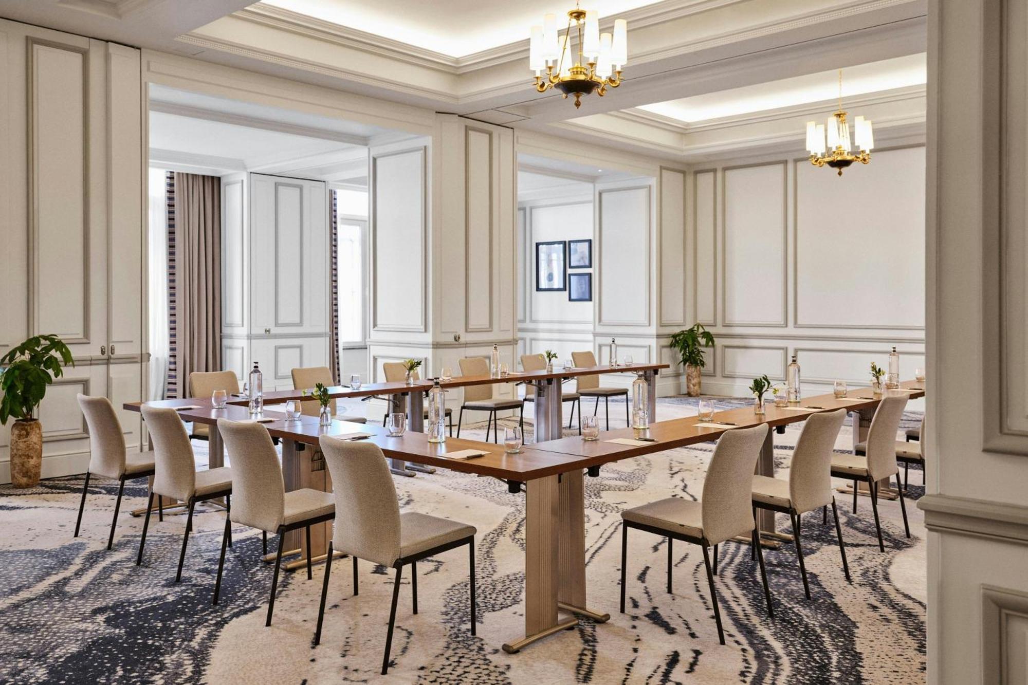 The Palace, A Luxury Collection Hotel, 5*