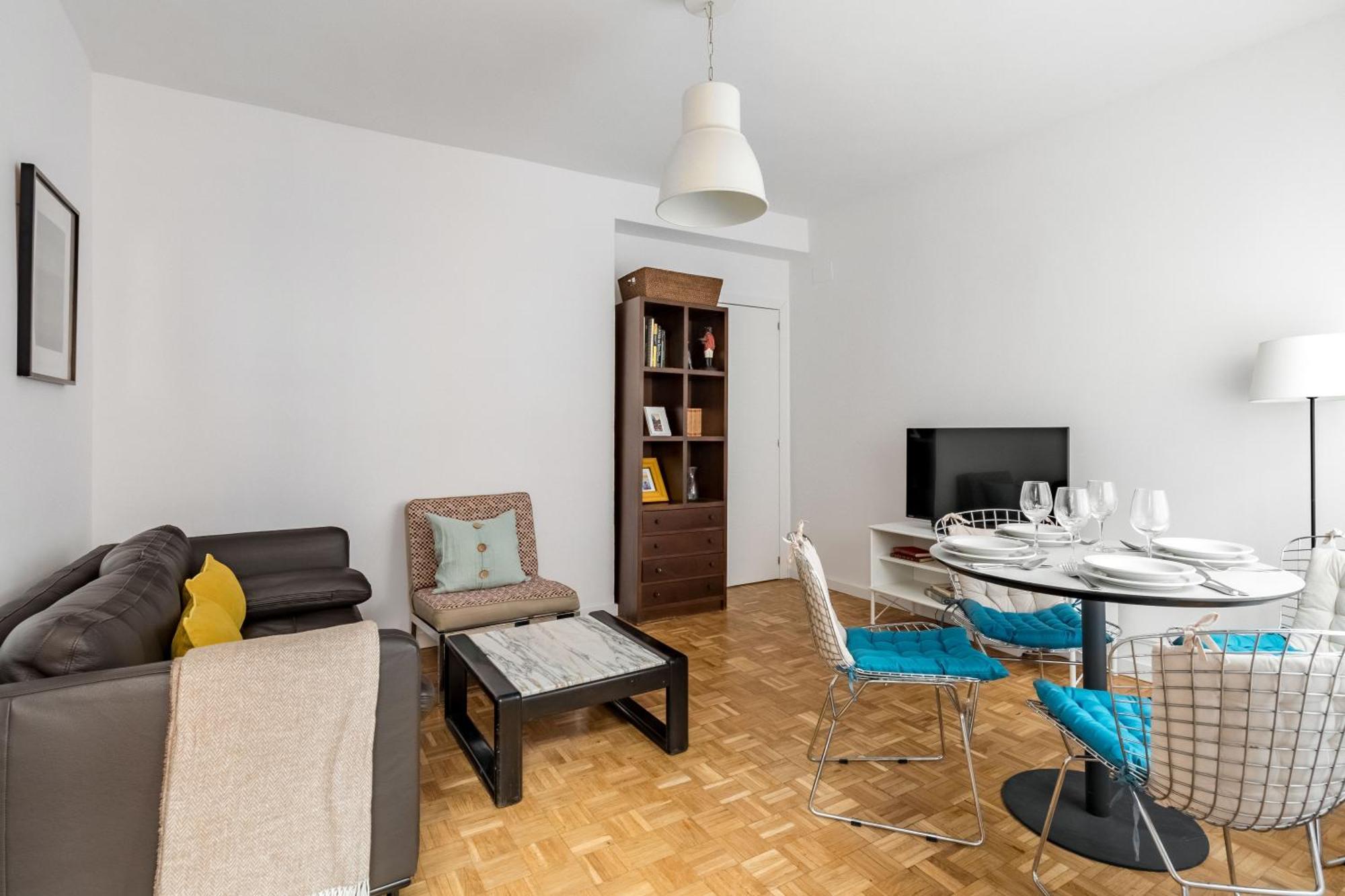 Charming La Latina Life - *