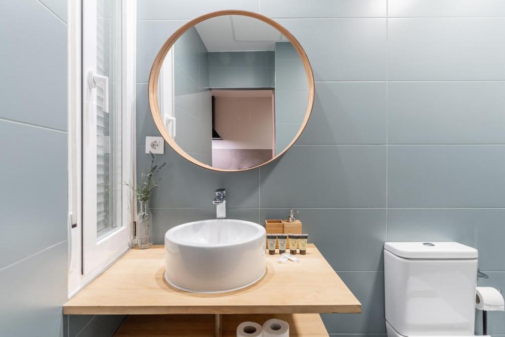 Cozy Renovated -1bd 1bath -anton Martin Madrid
