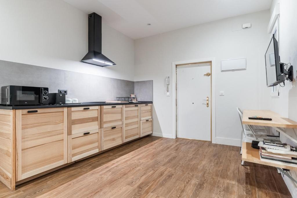 Cozy Renovated -1bd 1bath -anton Martin Madrid
