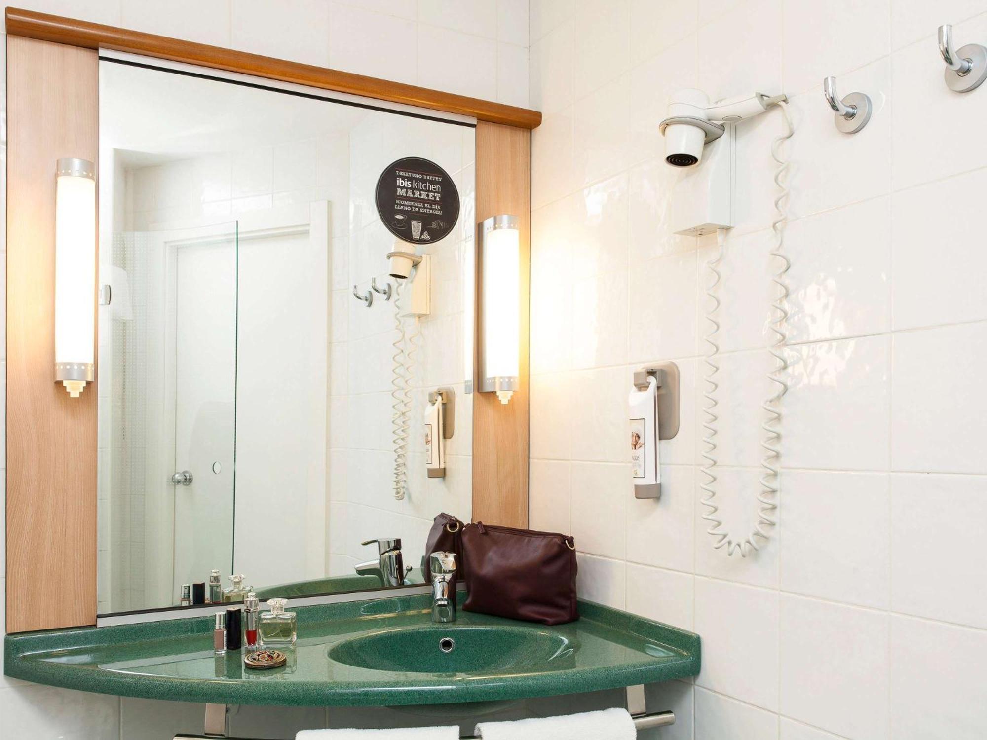 Ibis Calle Alcala Hotel *