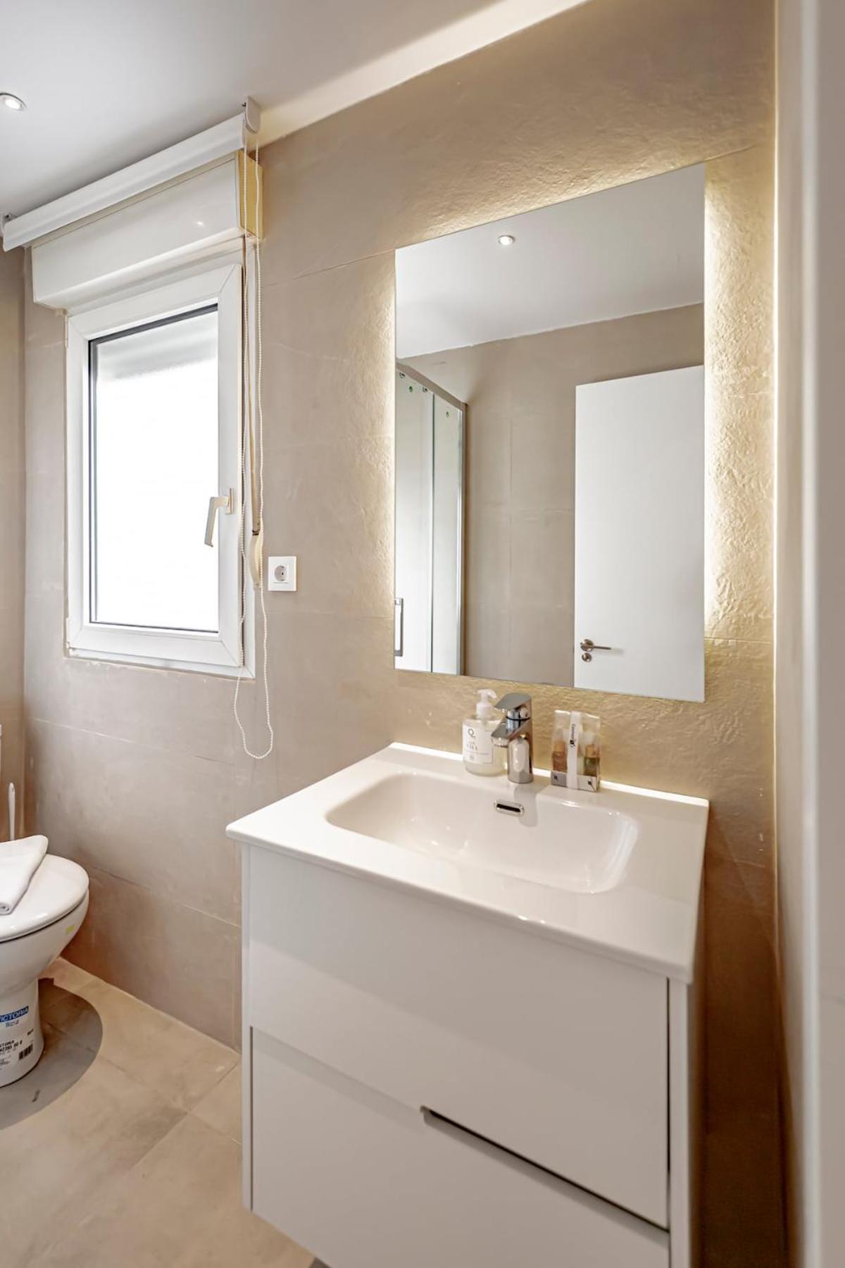 Cb10 - Stylish Modern Apartment- 5-minute Walk To Gran Via Madrid
