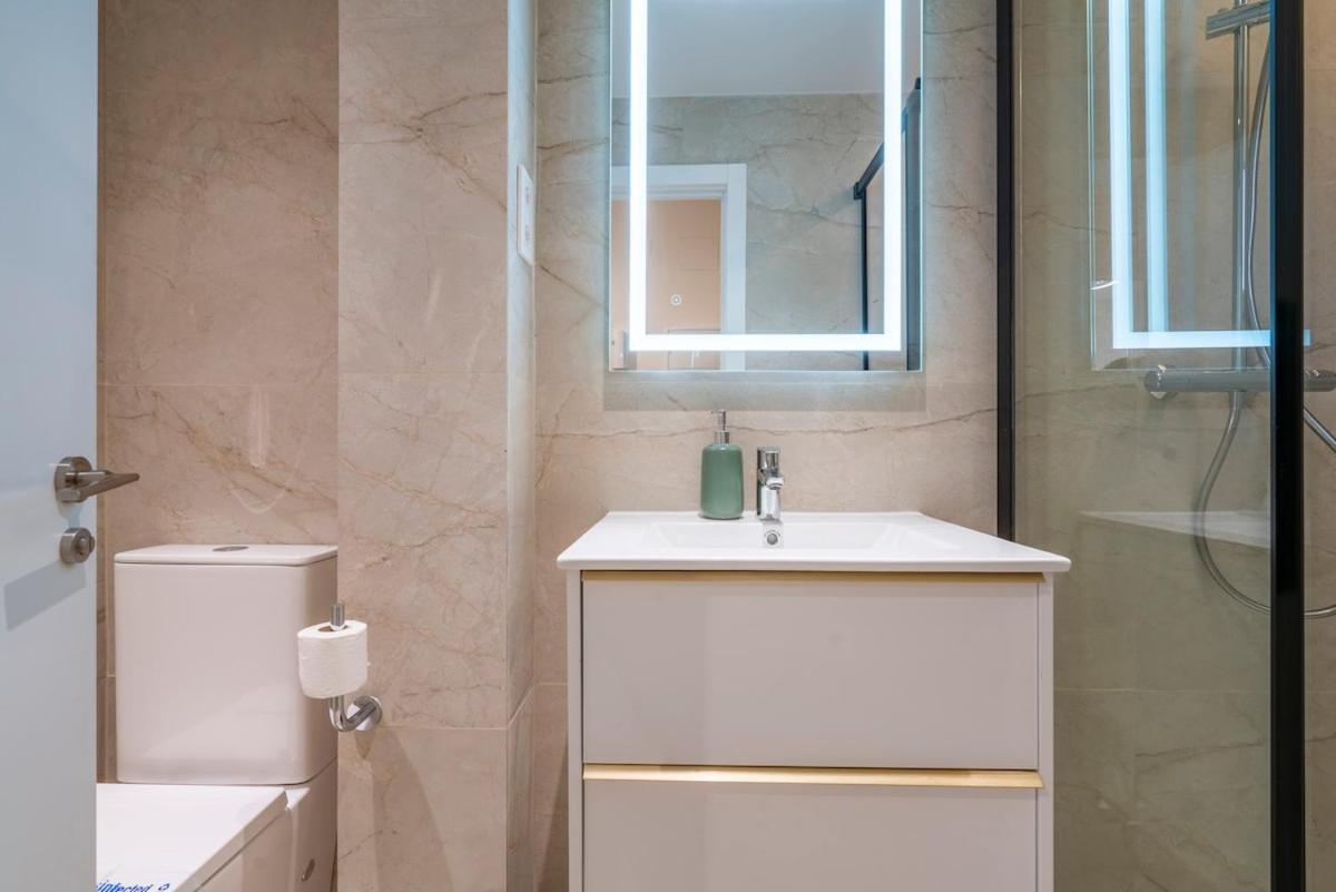 F132 Brand New Design - Feria Apartment