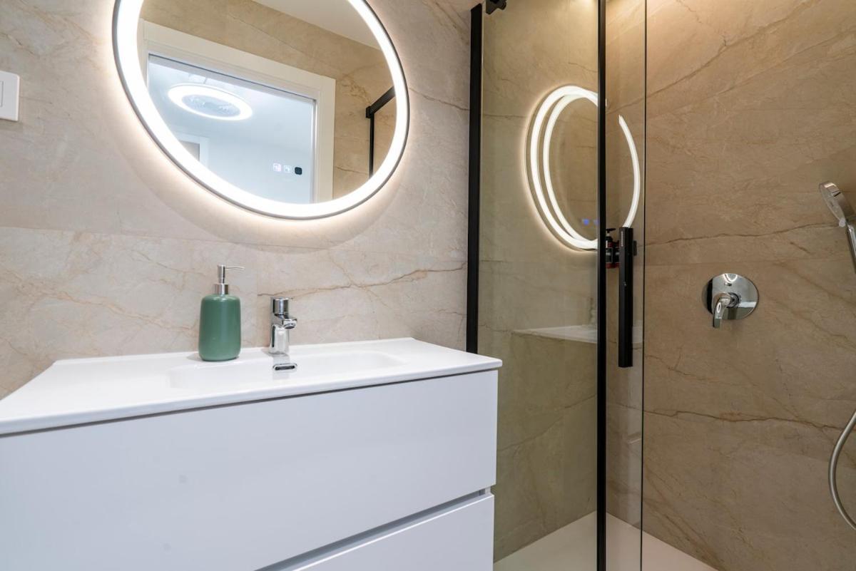 F132 Brand New Design - Feria Apartment *