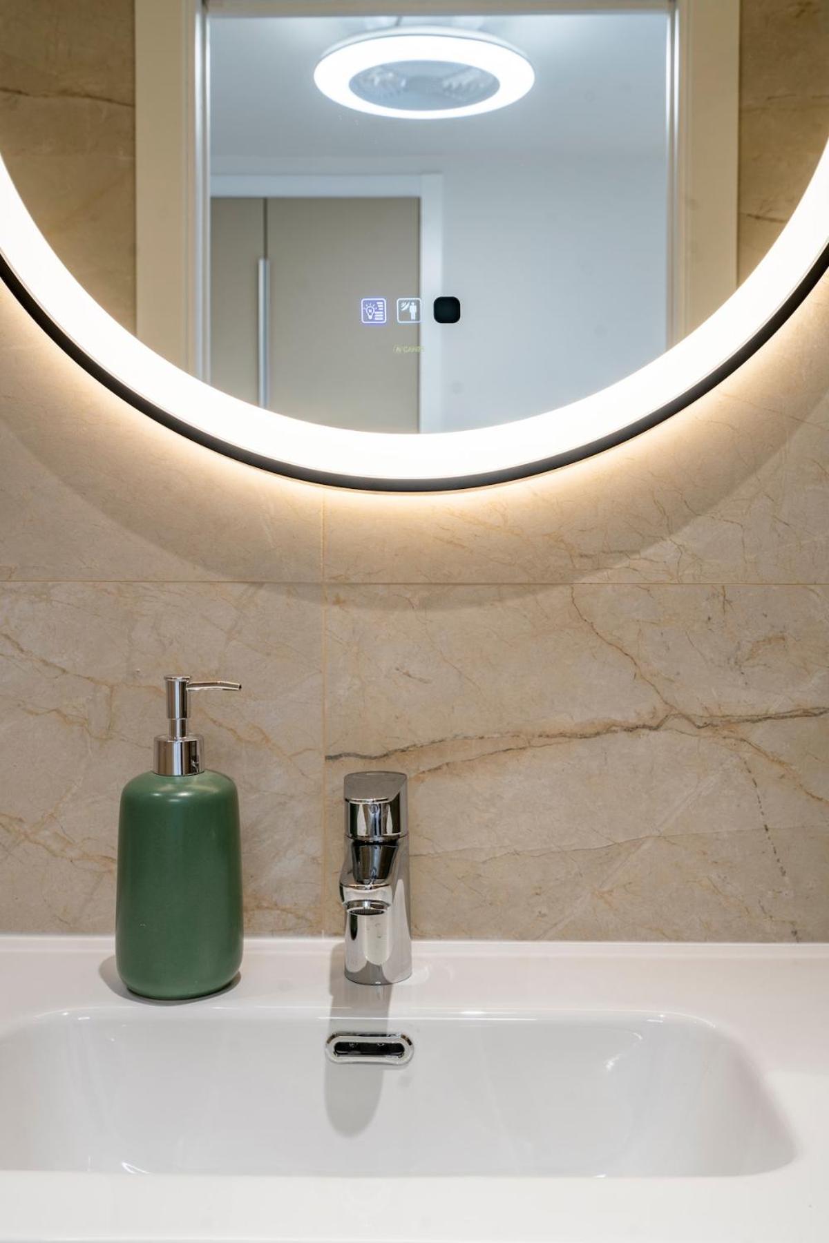 F132 Brand New Design - Feria Apartment Madrid