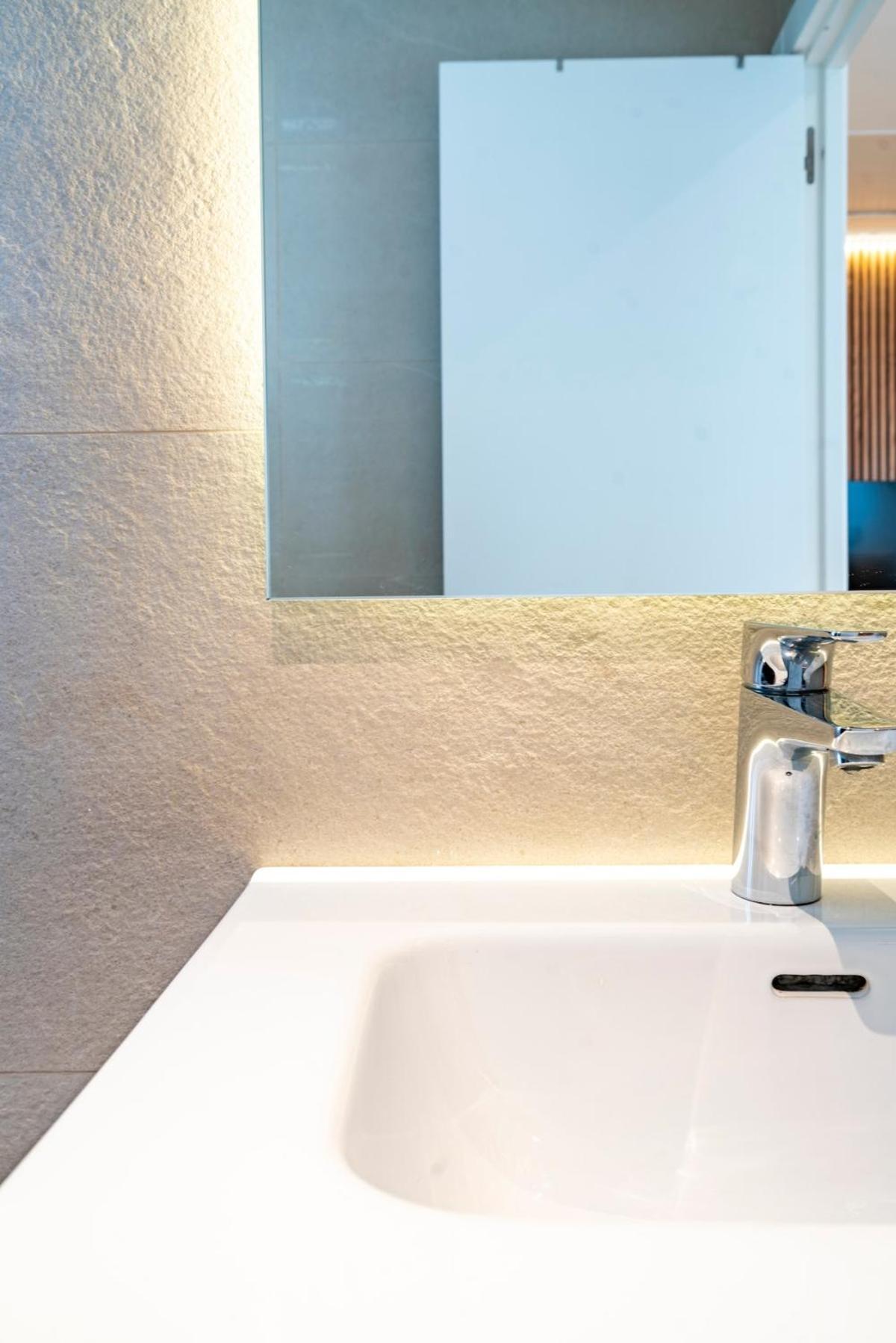 F132 Brand New Design - Feria Apartment Madrid
