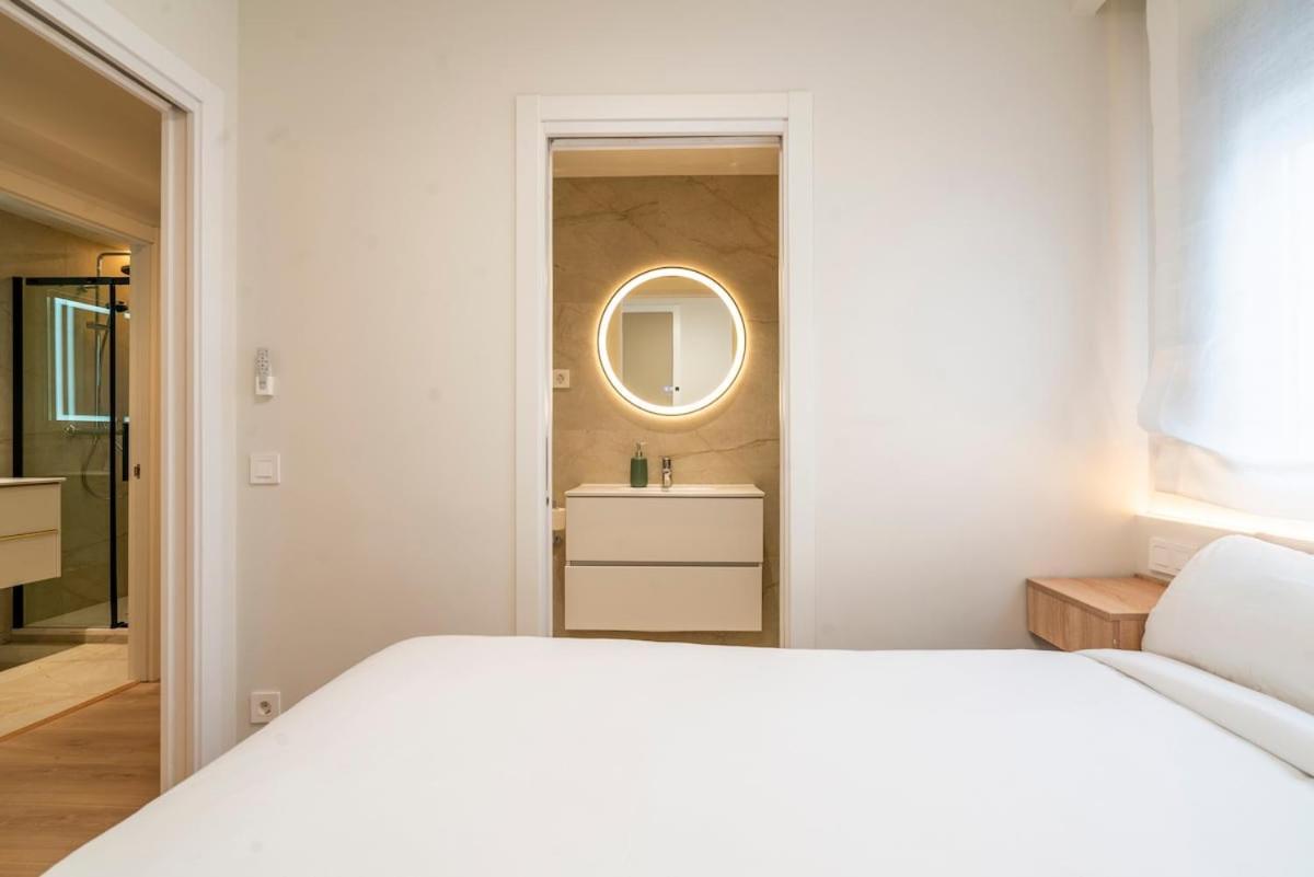 F132 Brand New Design - Feria Apartment *