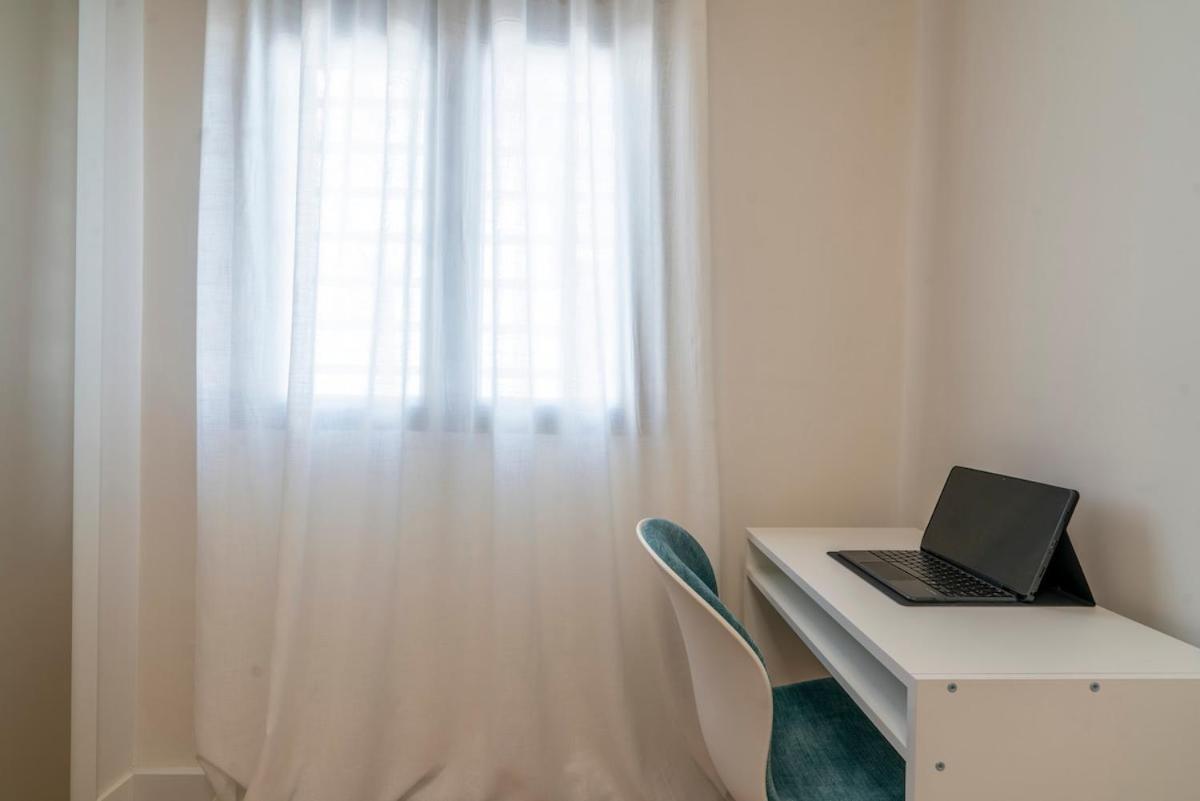 F132 Brand New Design - Feria Apartment *