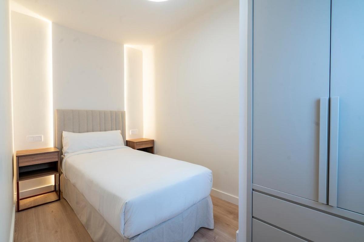 F132 Brand New Design - Feria Apartment *