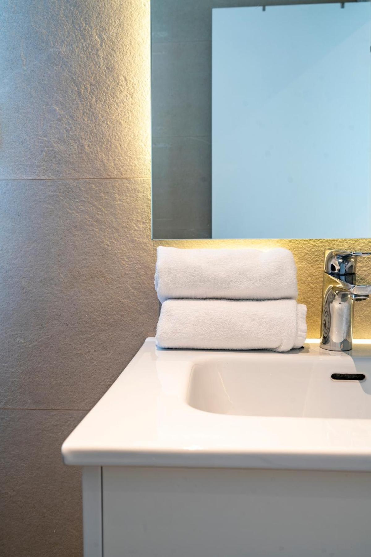 Apartment F132 Brand New Design - Feria Madrid