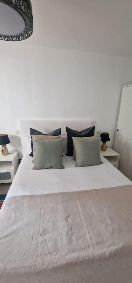 Apartment Market Martinez De La Riva Iii *