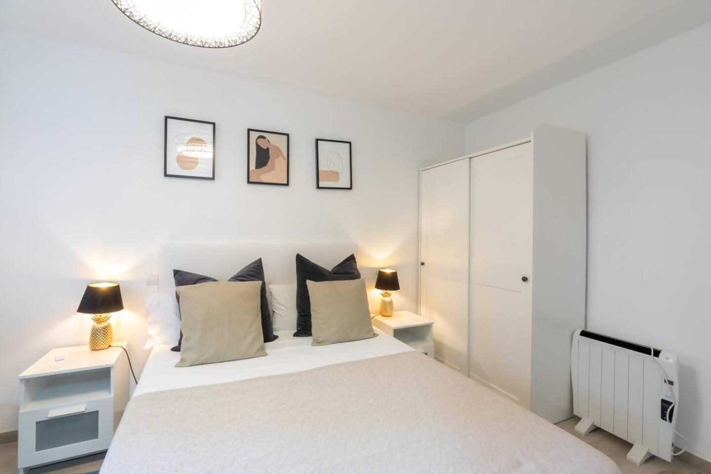 Apartment Market Martinez De La Riva III