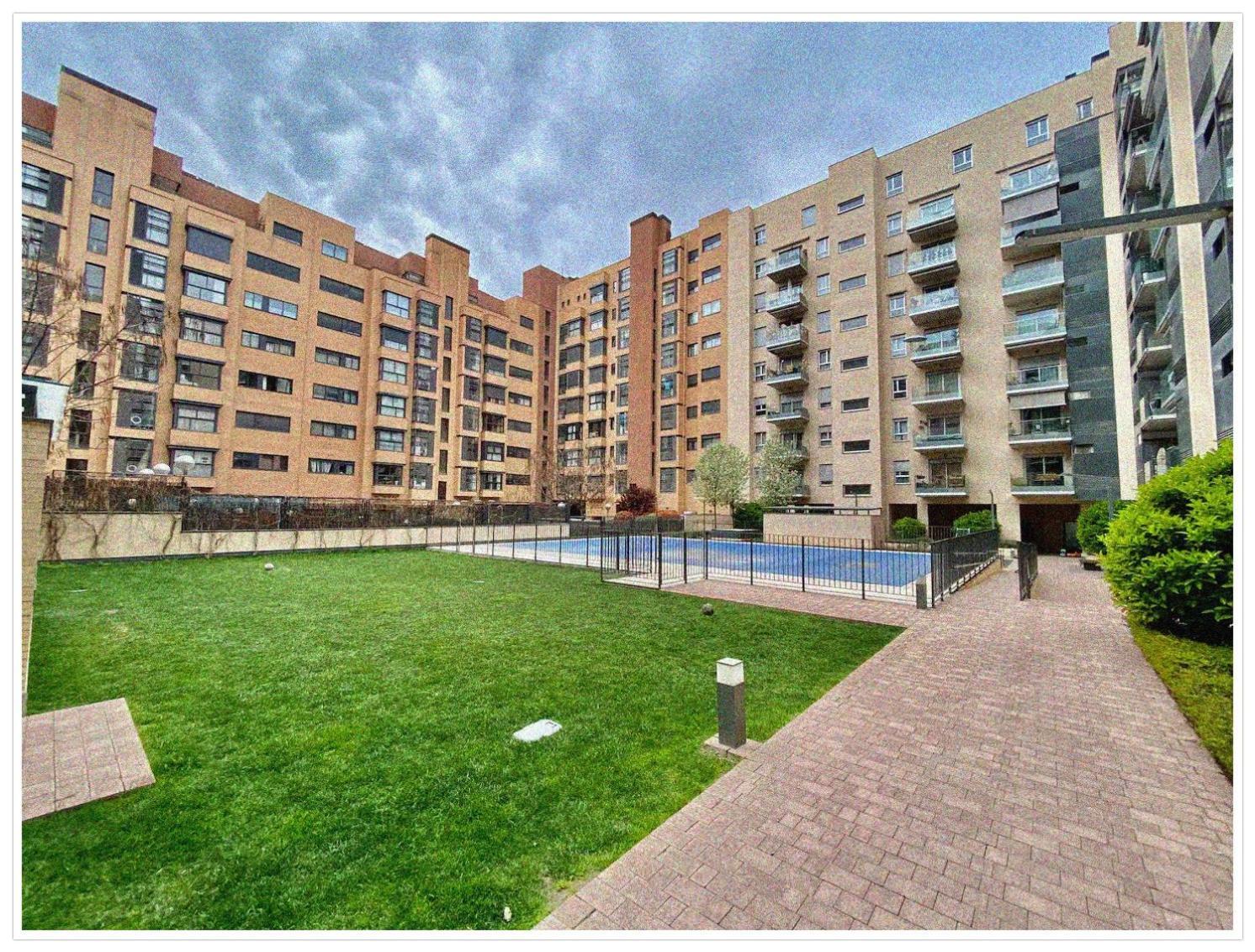 Piso En Alquiler Con Estupendas Vistas