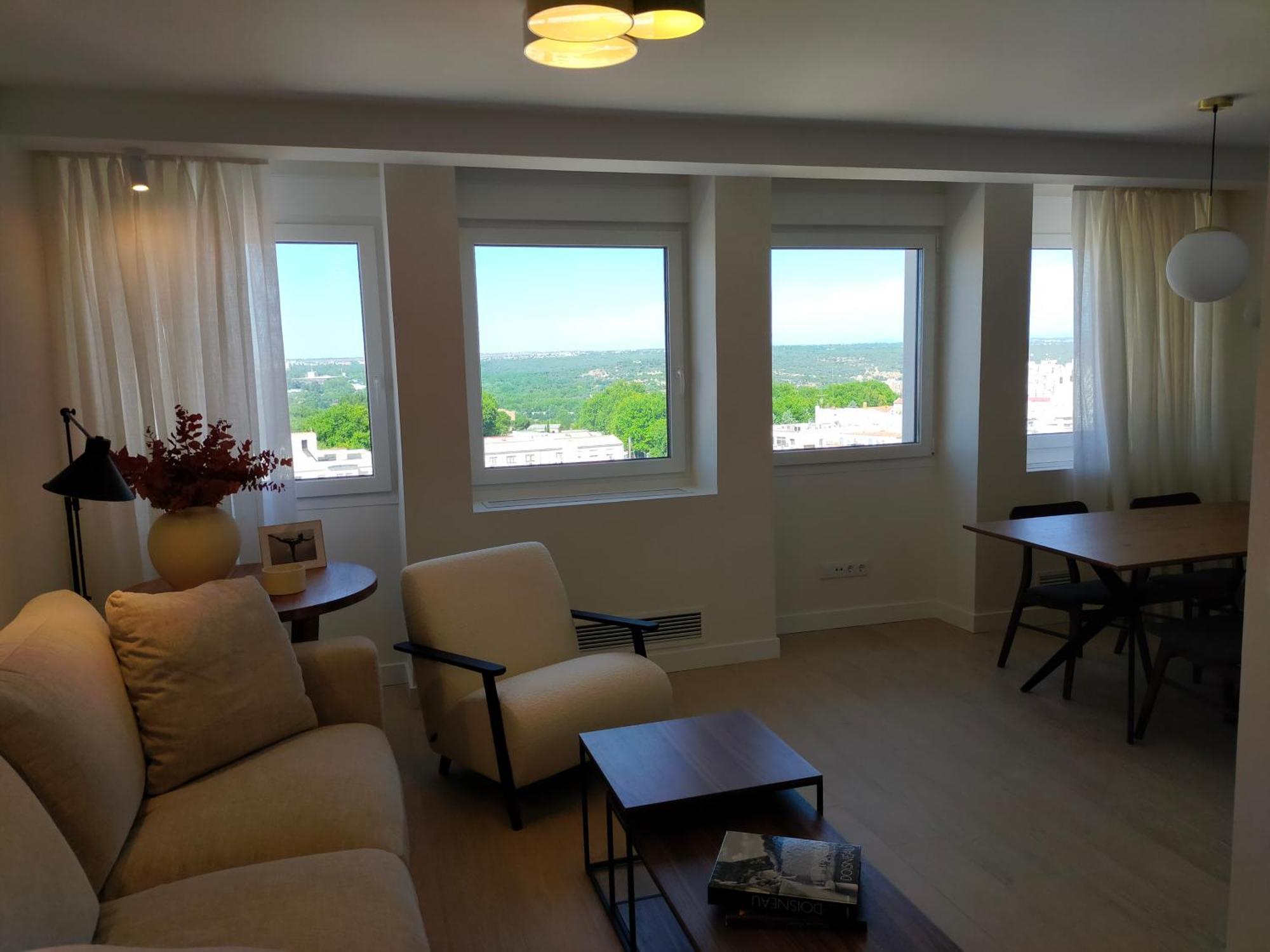 Plaza Espana Luxury Apartment *