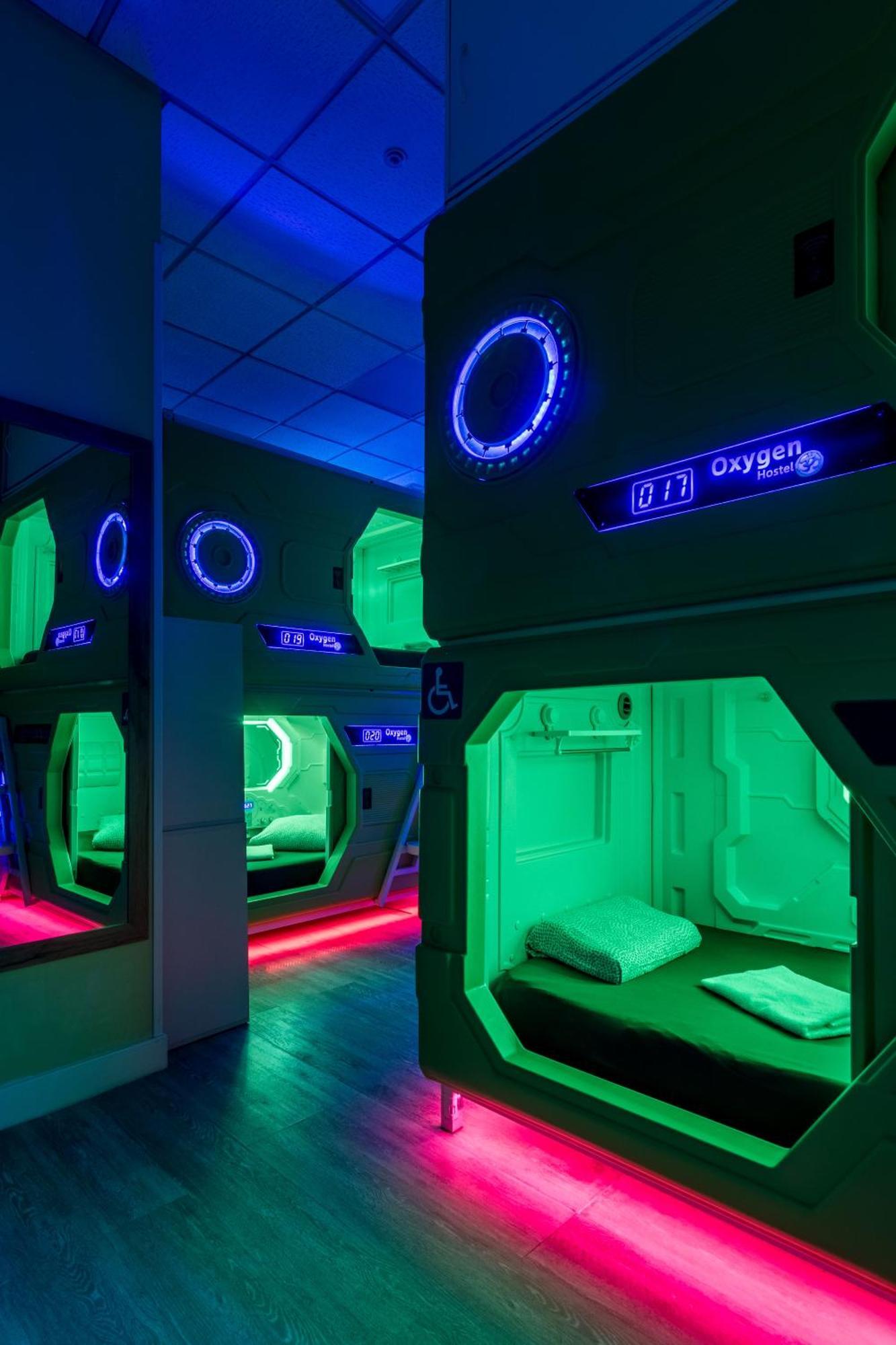 Oxygen Capsula Hostel *