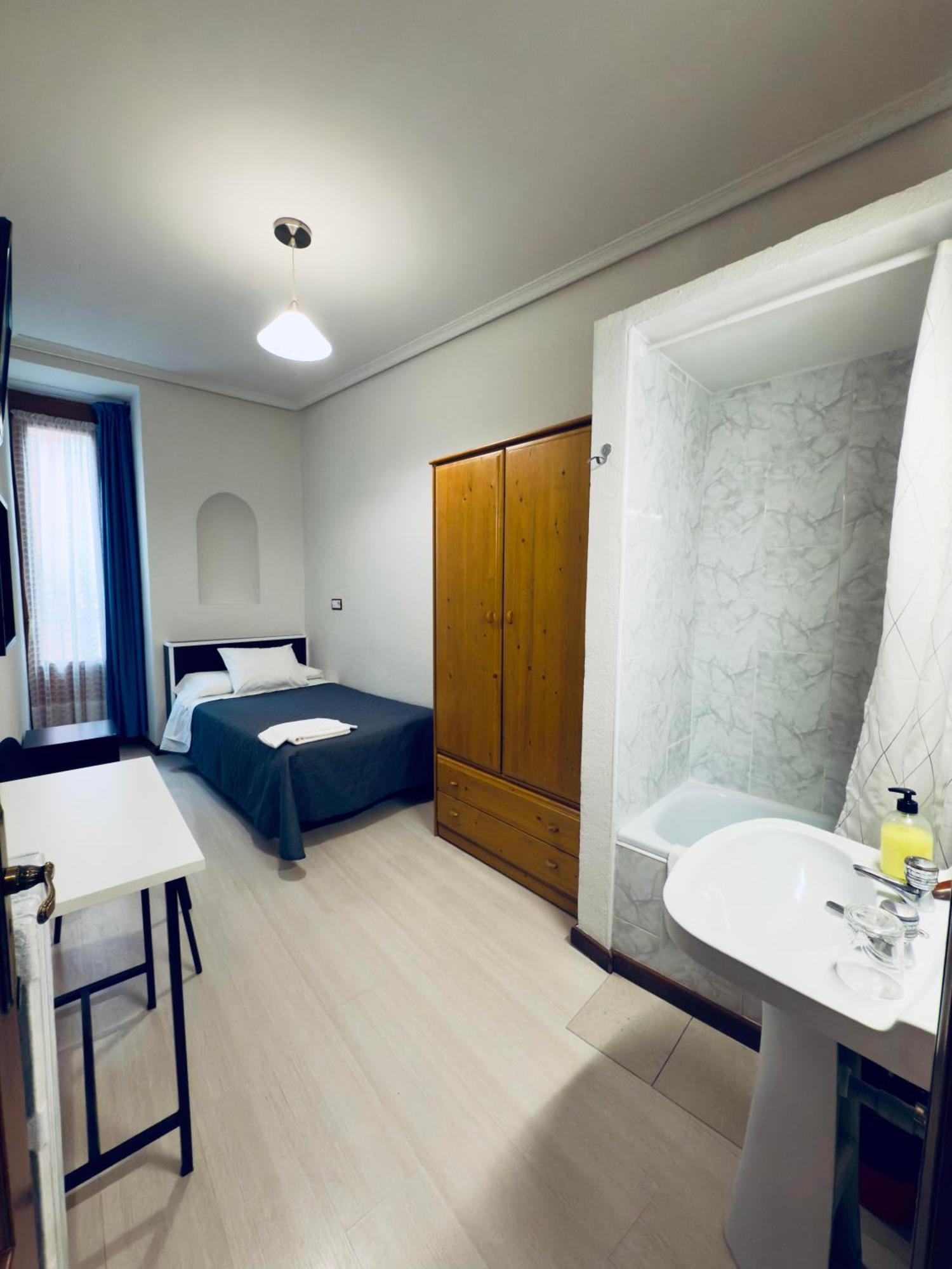 Conde De Alba Guest house *