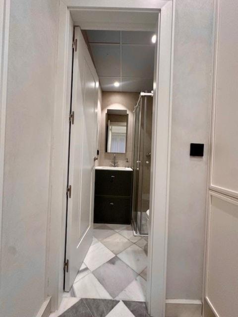 Encantador Estudio En Huertas * Madrid