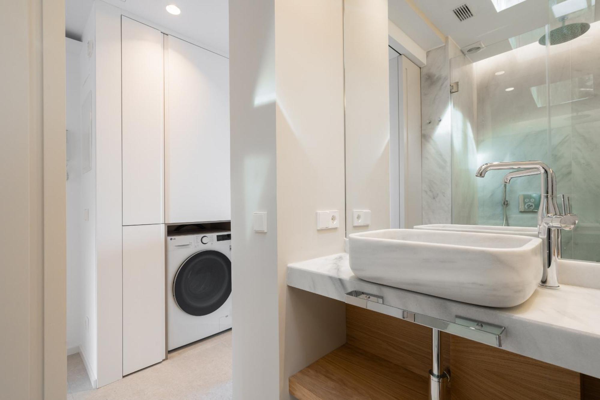 Apartment Atico Con Terraza De Diseno En El Corazon De La Latina Alquiler Temporal Madrid