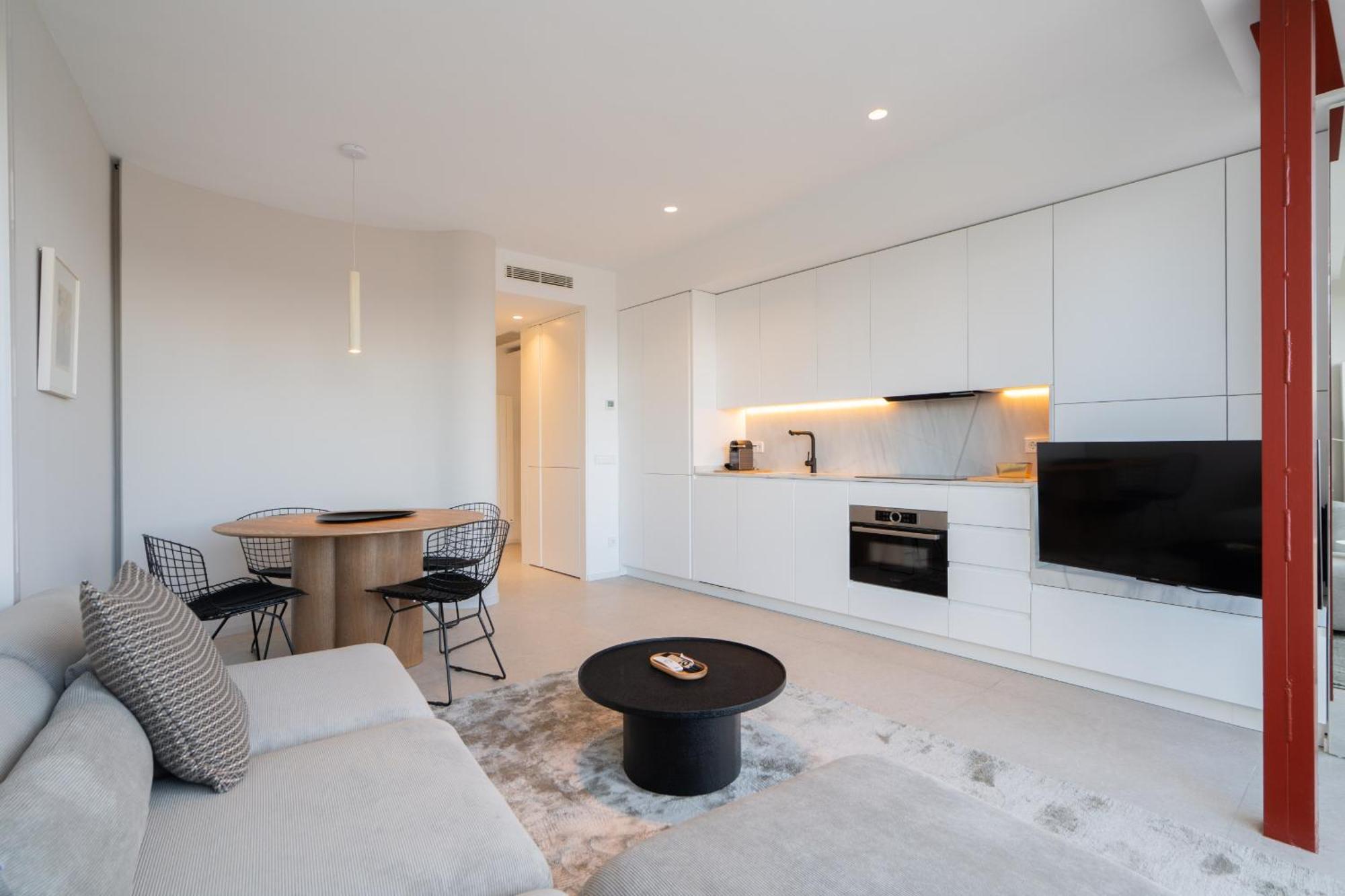 Atico Con Terraza De Diseno En El Corazon De La Latina Alquiler Temporal Apartment *