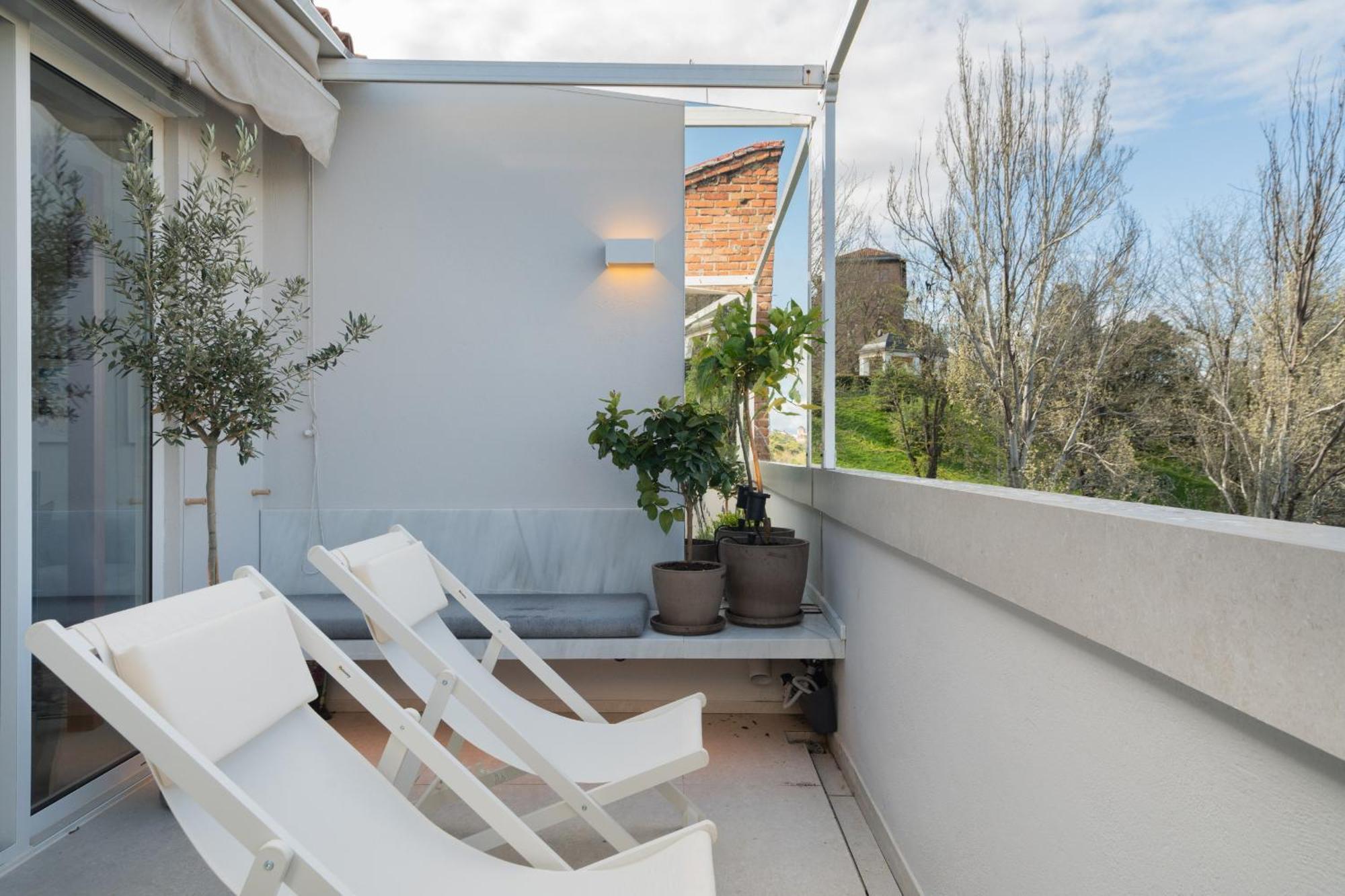 Apartment Atico Con Terraza De Diseno En El Corazon De La Latina Alquiler Temporal
