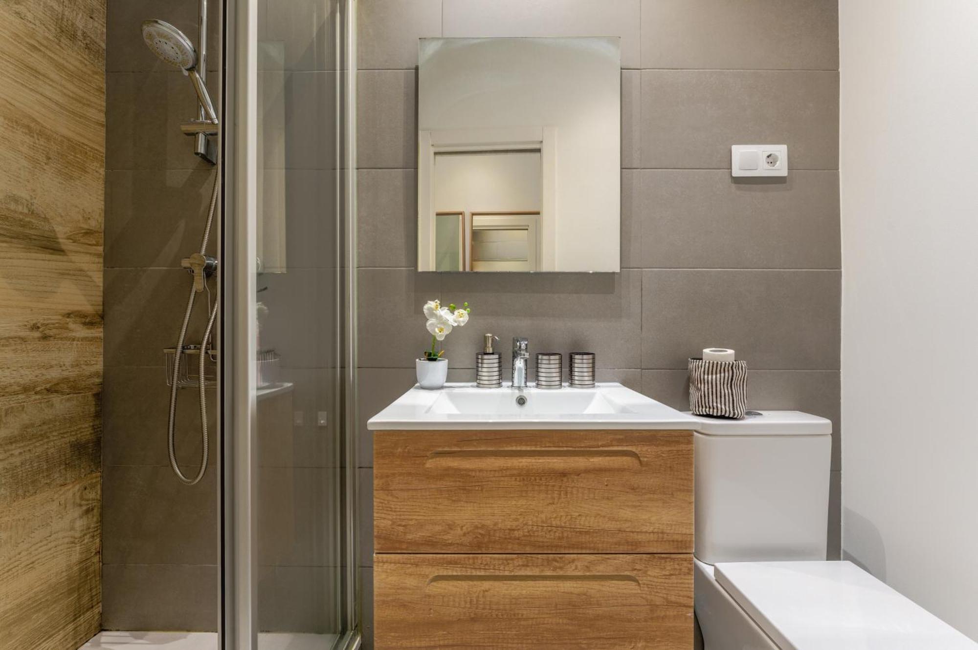 3min Walk - Retiro & Atocha - Luxury District And Desk Apartment Madrid