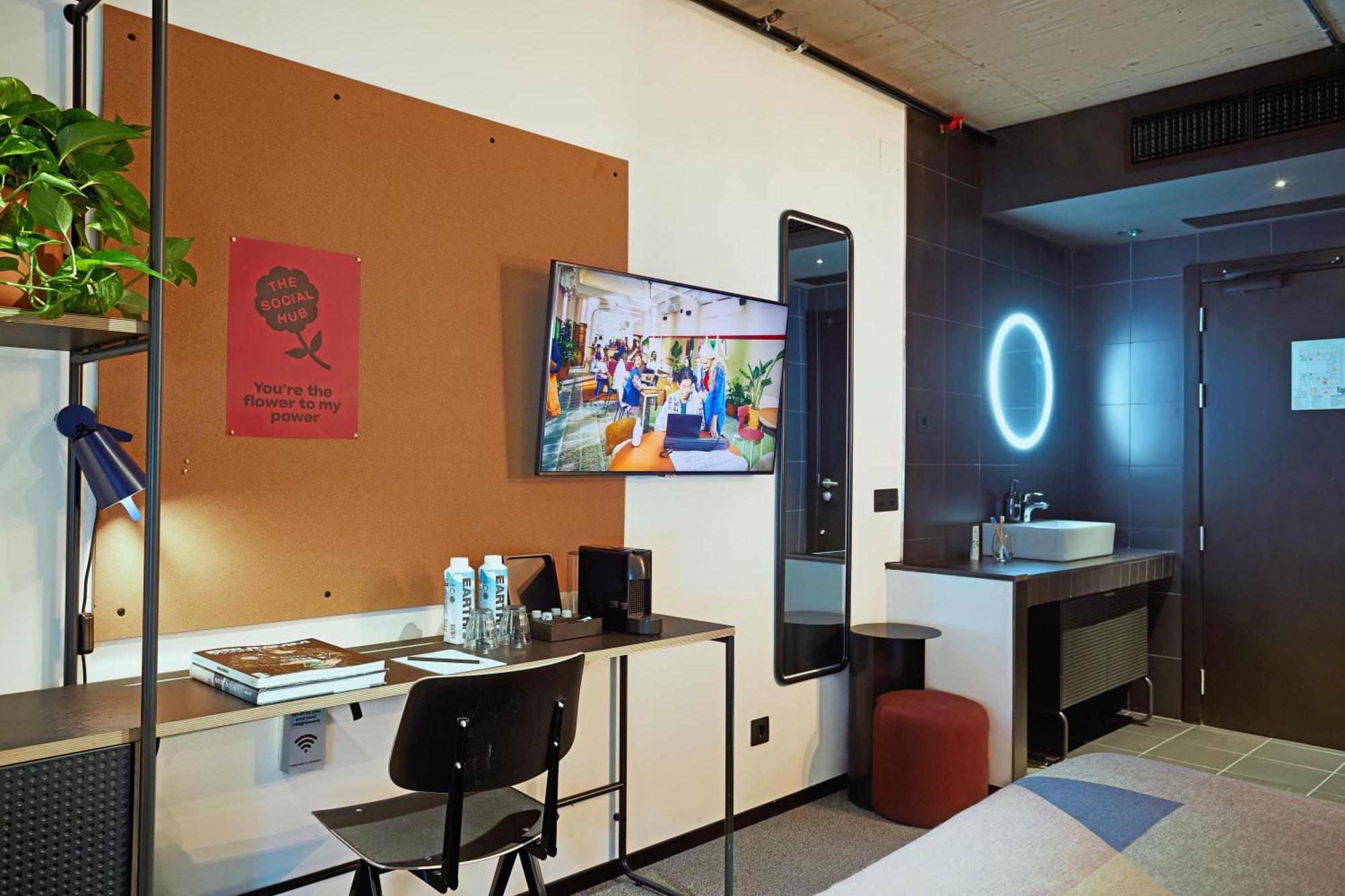 The Social Hub Extended