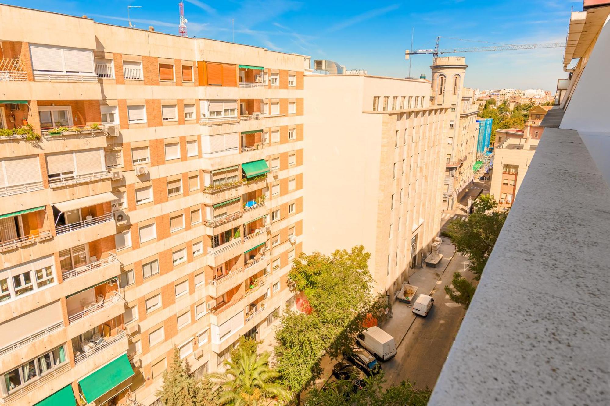 Apartment For Amplia Y Comoda Casa Temporal De Cuatro En Chamberi Mau5 Madrid