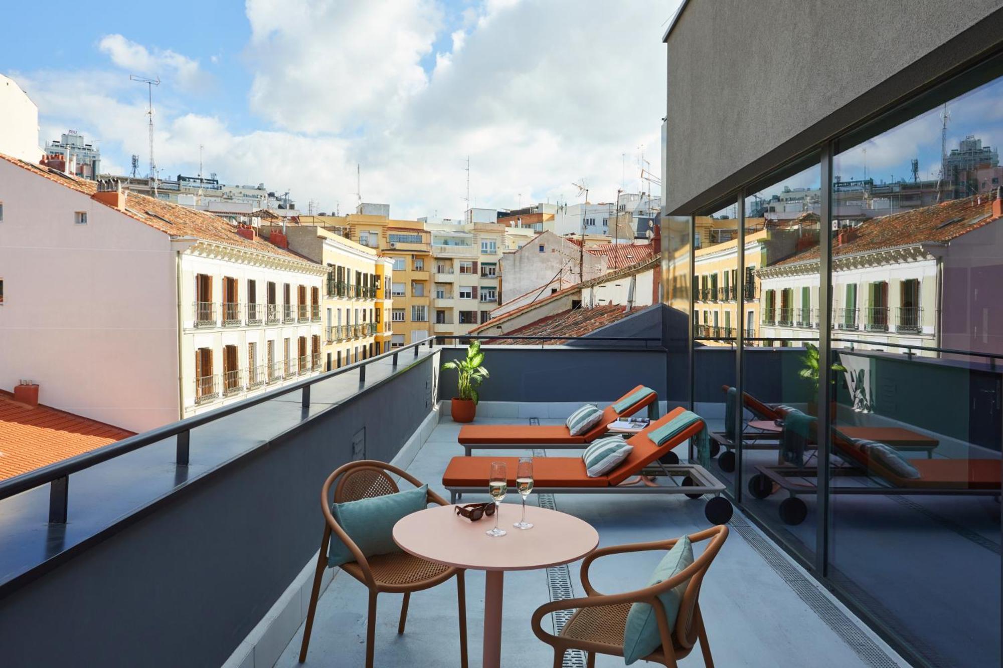 The Social Hub 4*