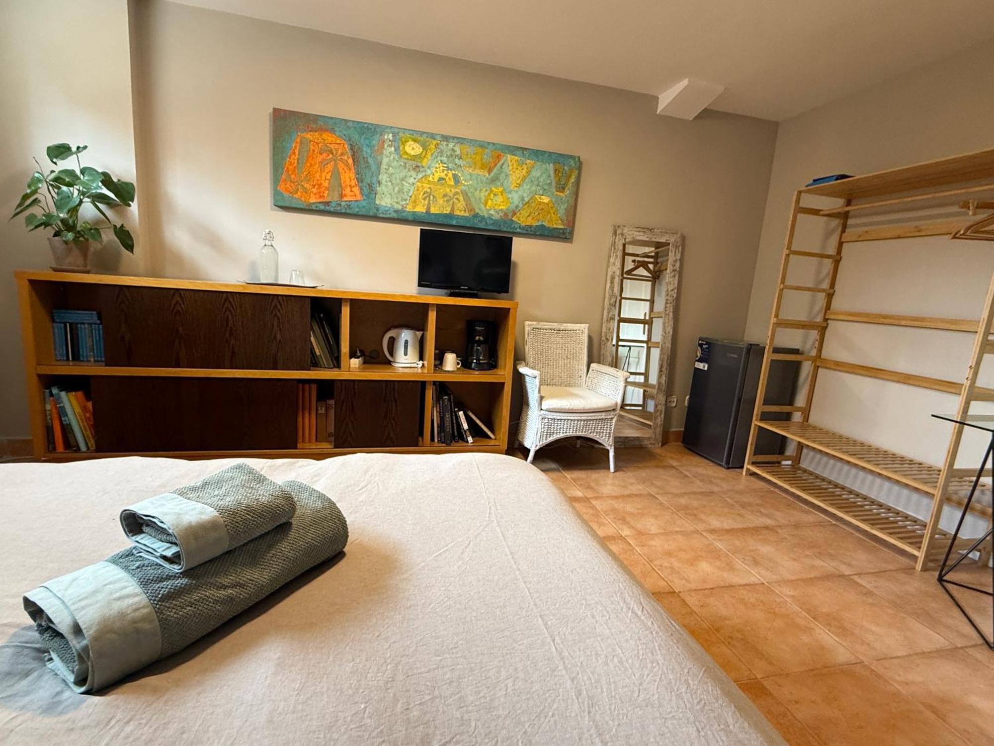 A 5 Minutos De Ifema Y 10 Del Aeropuerto, Habitacion Y Bano Privado Con Entrada Independiente * Madrid