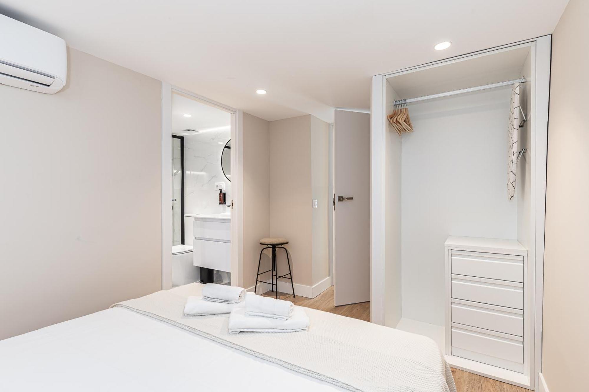 Waou Essence V Anton Martin Apartment *
