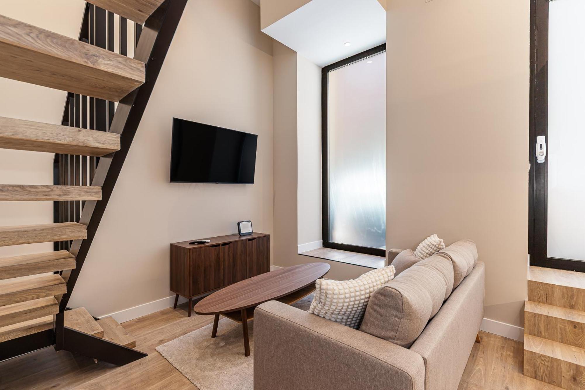 Waou Essence V Anton Martin Apartment