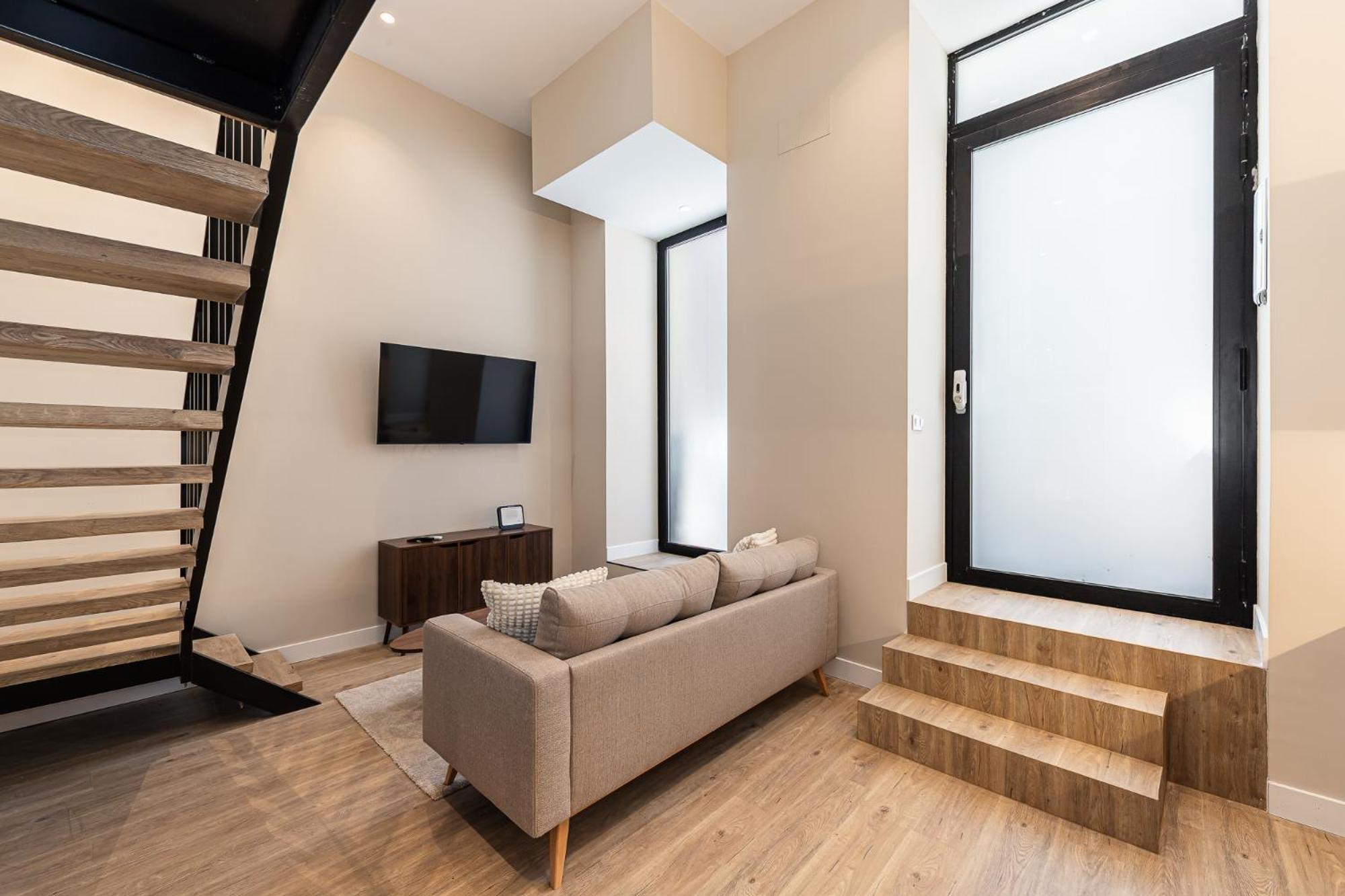 Waou Essence V Anton Martin Apartment