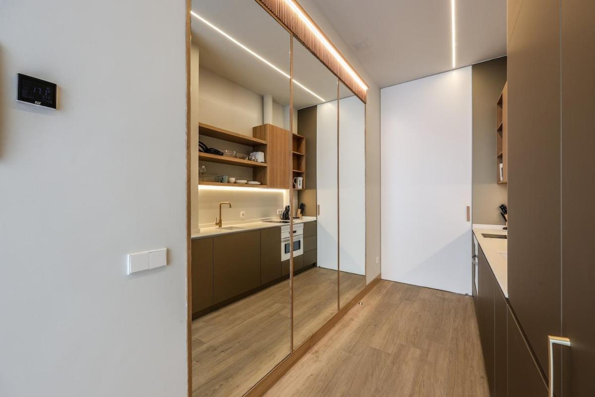 Chic Steps From Gran Via Apartment