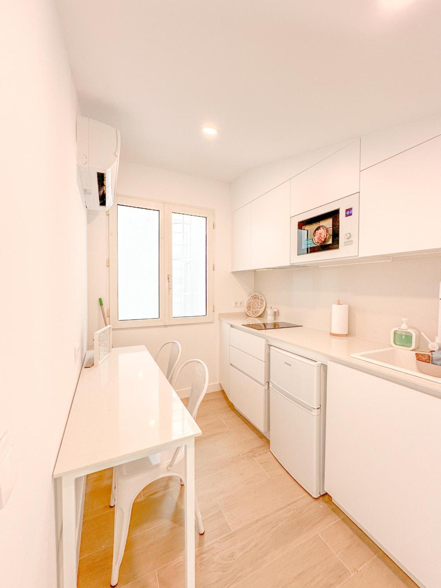 Andres Tamayo Av America Apartment *