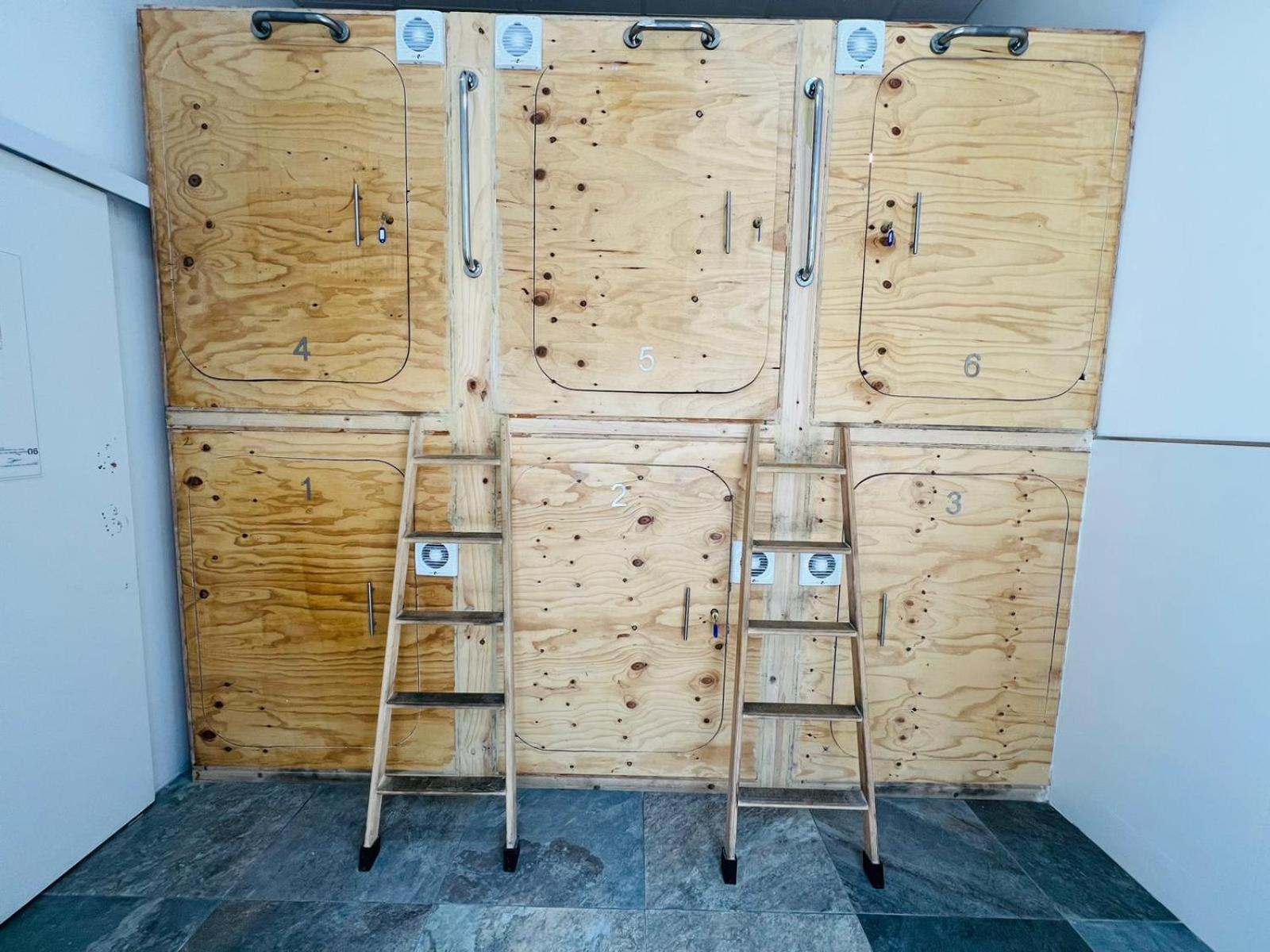 Capsule hotel Cubik *
