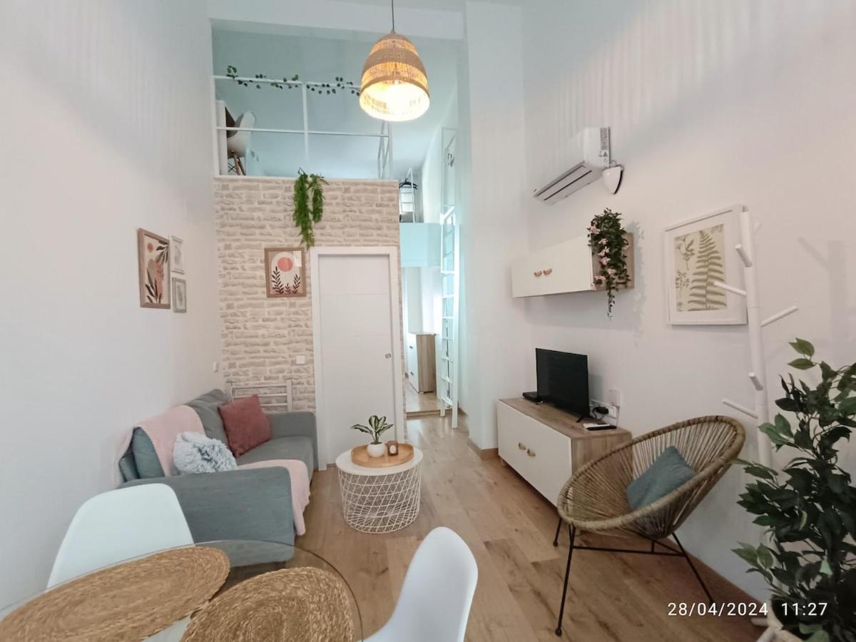Cute Loft, 6 Metro Stops From Downtown, Ac & Wifi Apartment *